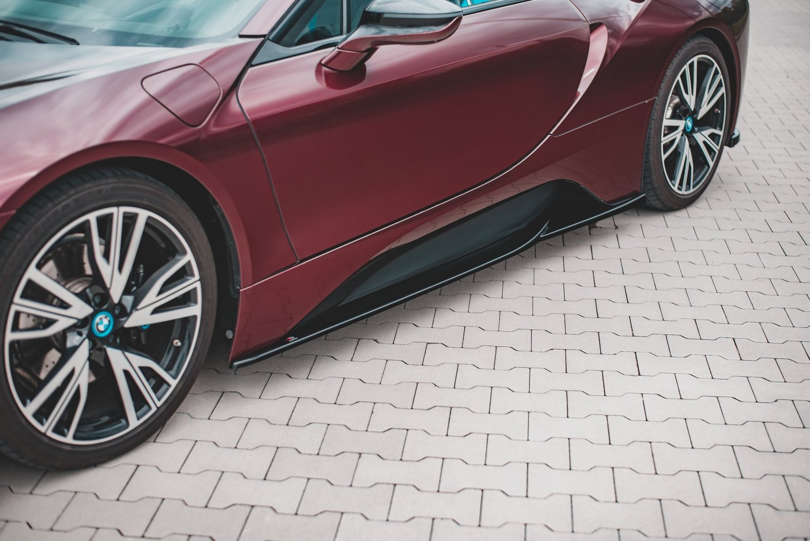 Faldones Laterales con Difusor BMW i8