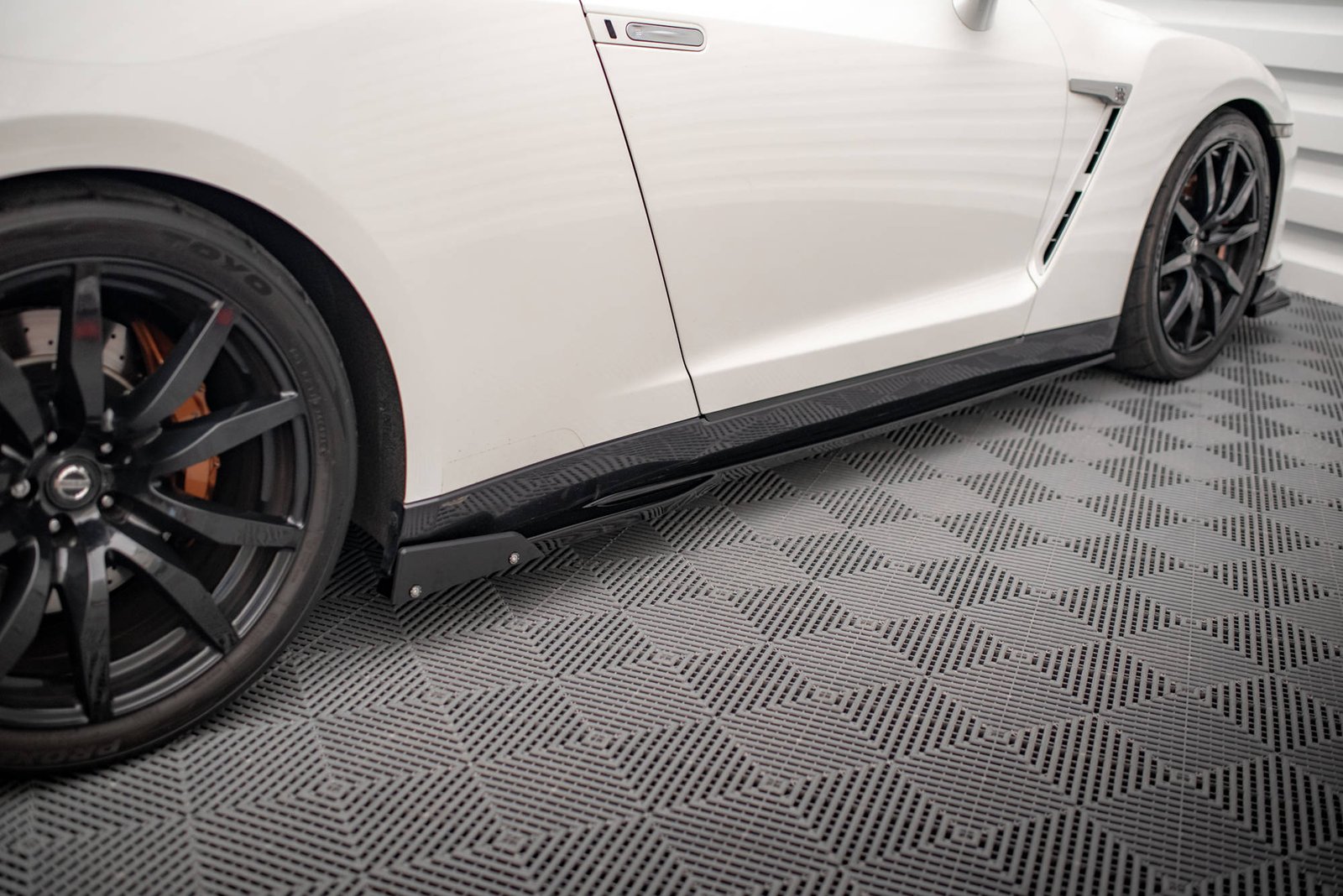 Faldones Laterales con Difusor + Flaps Aerodinámicos Nissan GTR R35 Facelift - Imagen 2