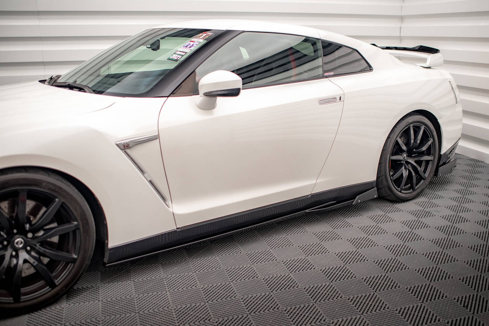 Faldones Laterales con Difusor + Flaps Aerodinámicos Nissan GTR R35 Facelift