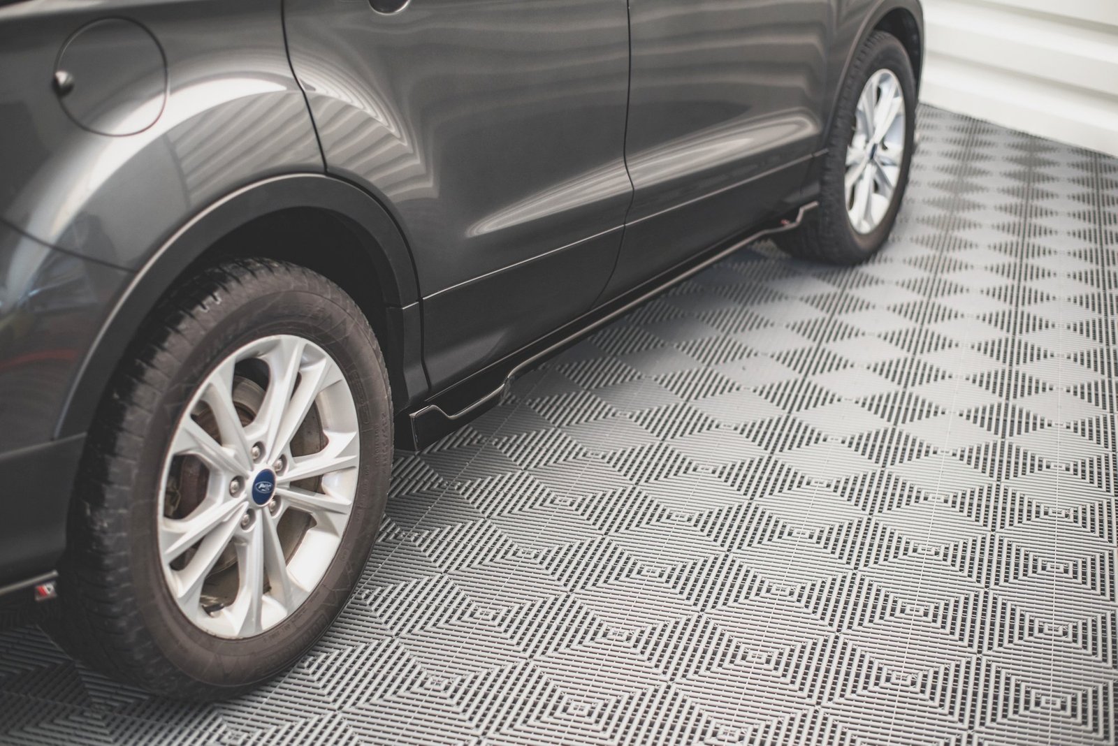 Faldones Laterales con Difusor Ford Escape Mk3