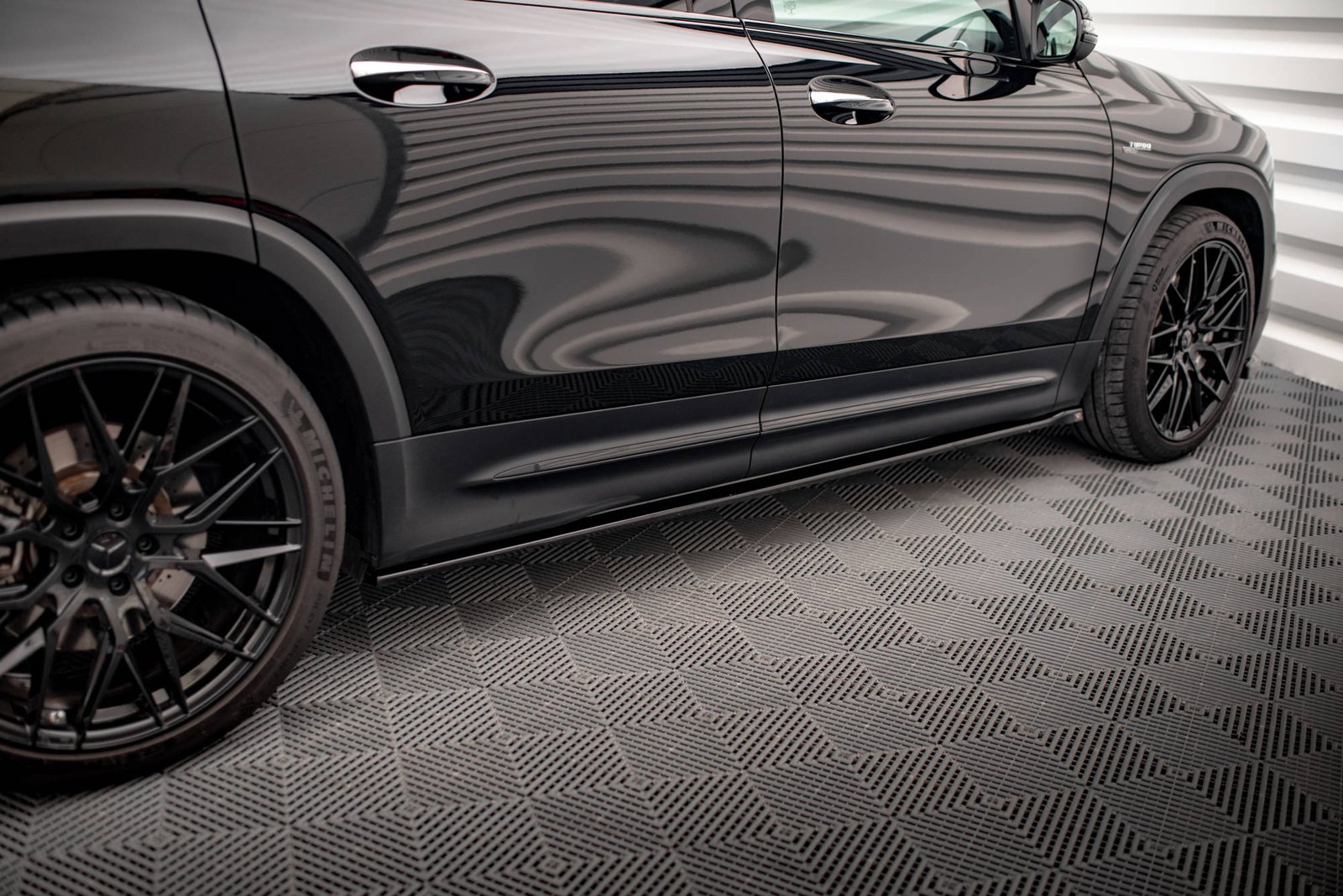 Faldones Laterales con Difusor Mercedes-AMG GLB 35 / AMG-Line X247 - Imagen 2