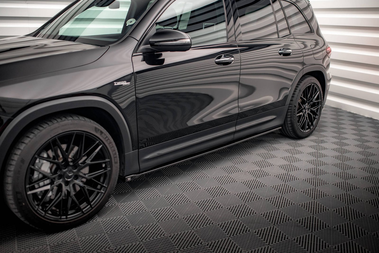 Faldones Laterales con Difusor Mercedes-AMG GLB 35 / AMG-Line X247