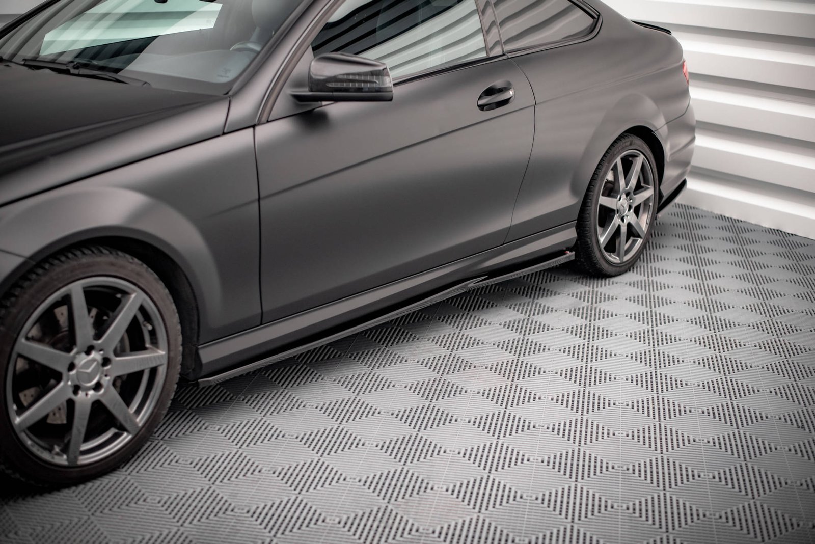Faldones Laterales con Difusor Mercedes-Benz C Coupe / Sedan / Estate AMG-Line C204 / W204 Facelift / S204 Facelift