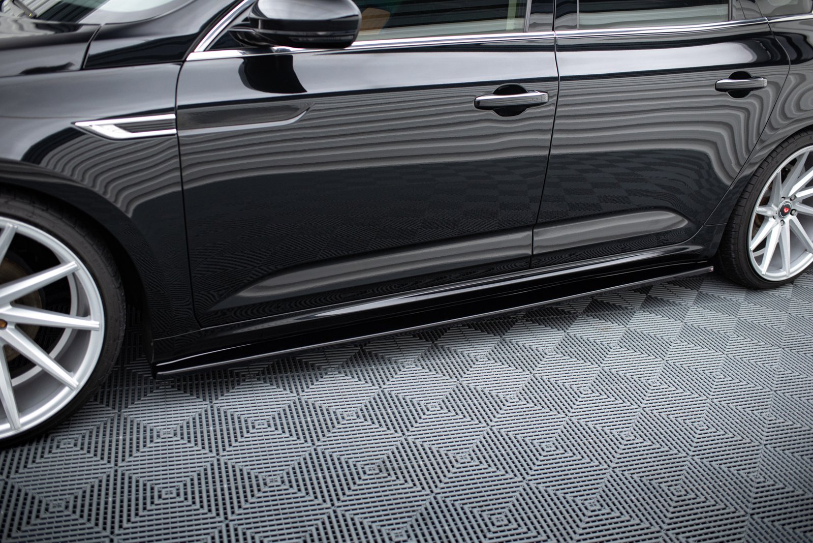 Faldones Laterales con Difusor Renault Talisman