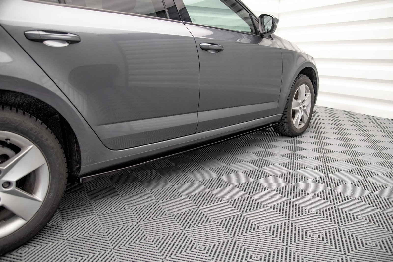 Faldones Laterales con Difusor Skoda Octavia Mk3 Facelift