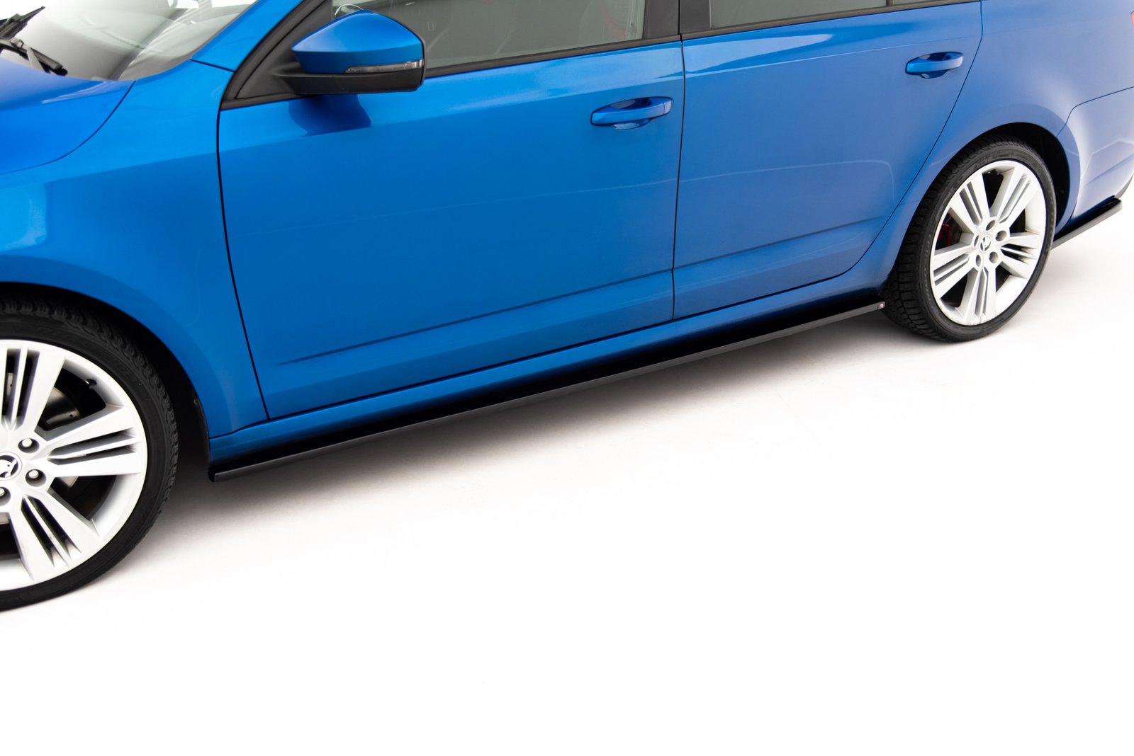 Faldones Laterales con Difusor Skoda Octavia RS Hatchback / Combi Mk3 / Mk3 Facelift