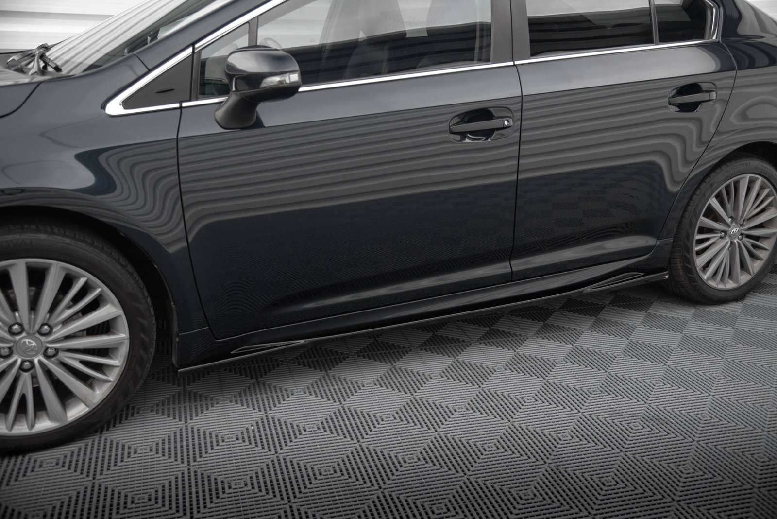 Faldones Laterales con Difusor Toyota Avensis Mk3 Facelift
