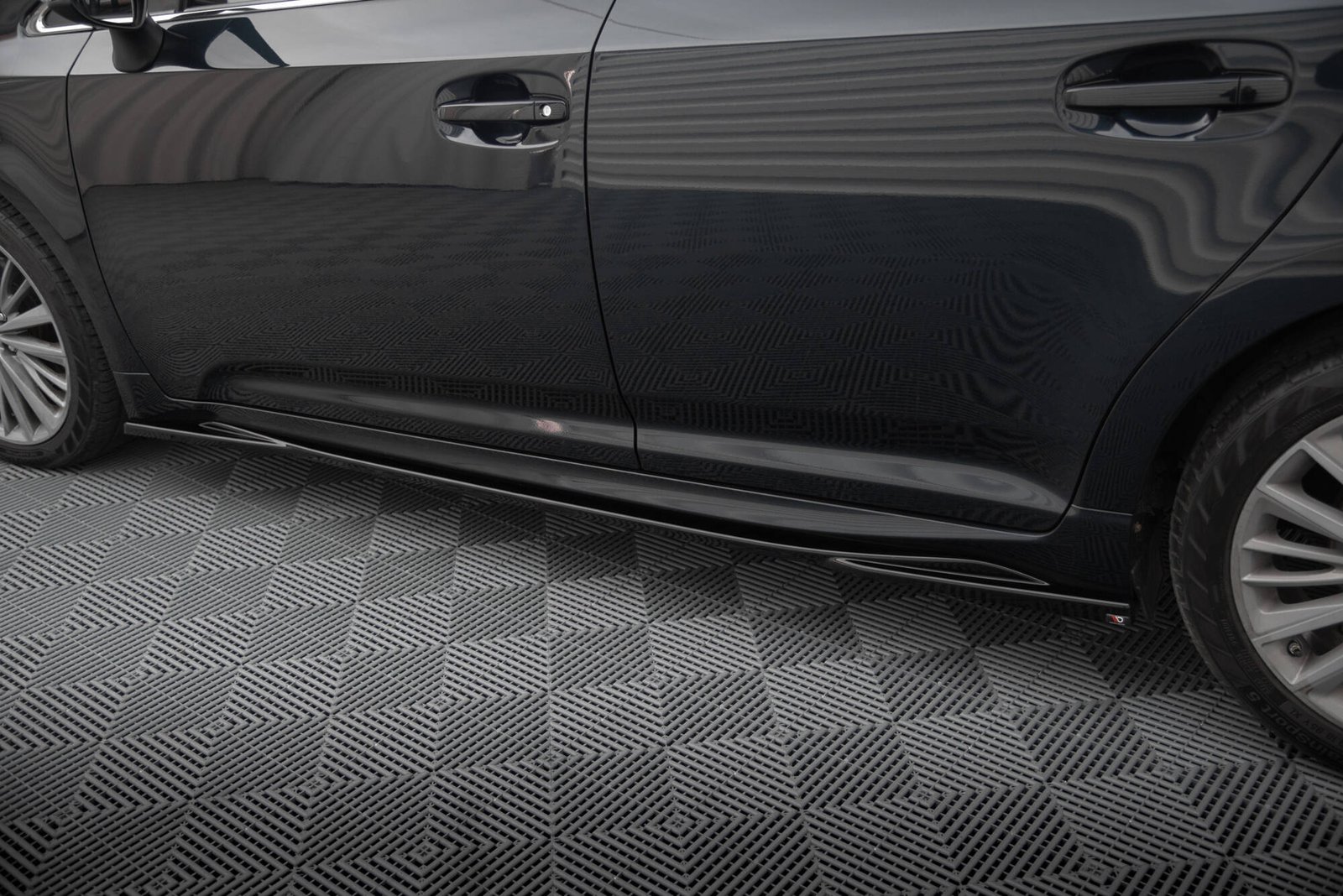 Faldones Laterales con Difusor Toyota Avensis Mk3 Facelift - Imagen 3
