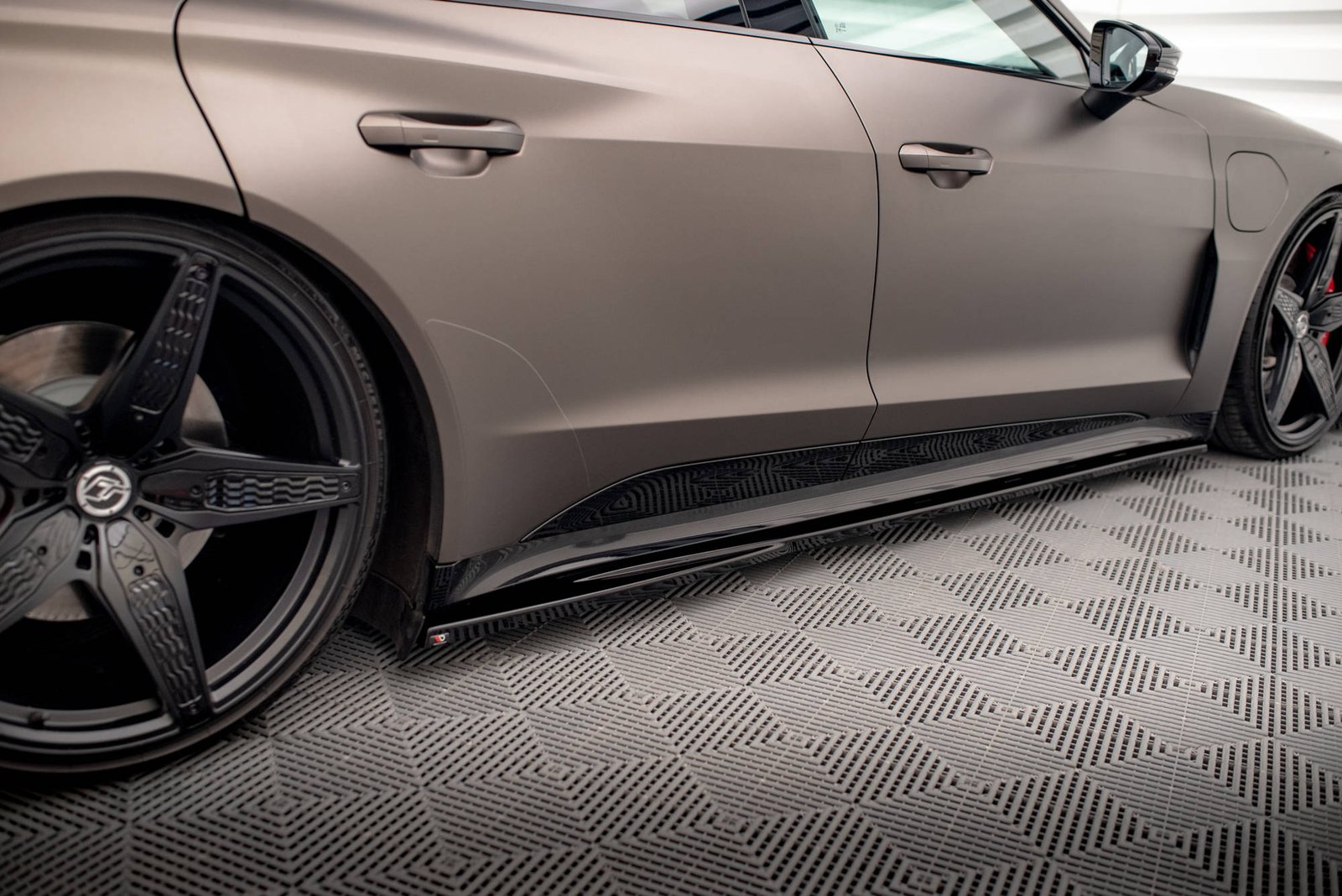 Faldones Laterales con Difusor Audi e-Tron GT / RS GT Mk1 - Imagen 3