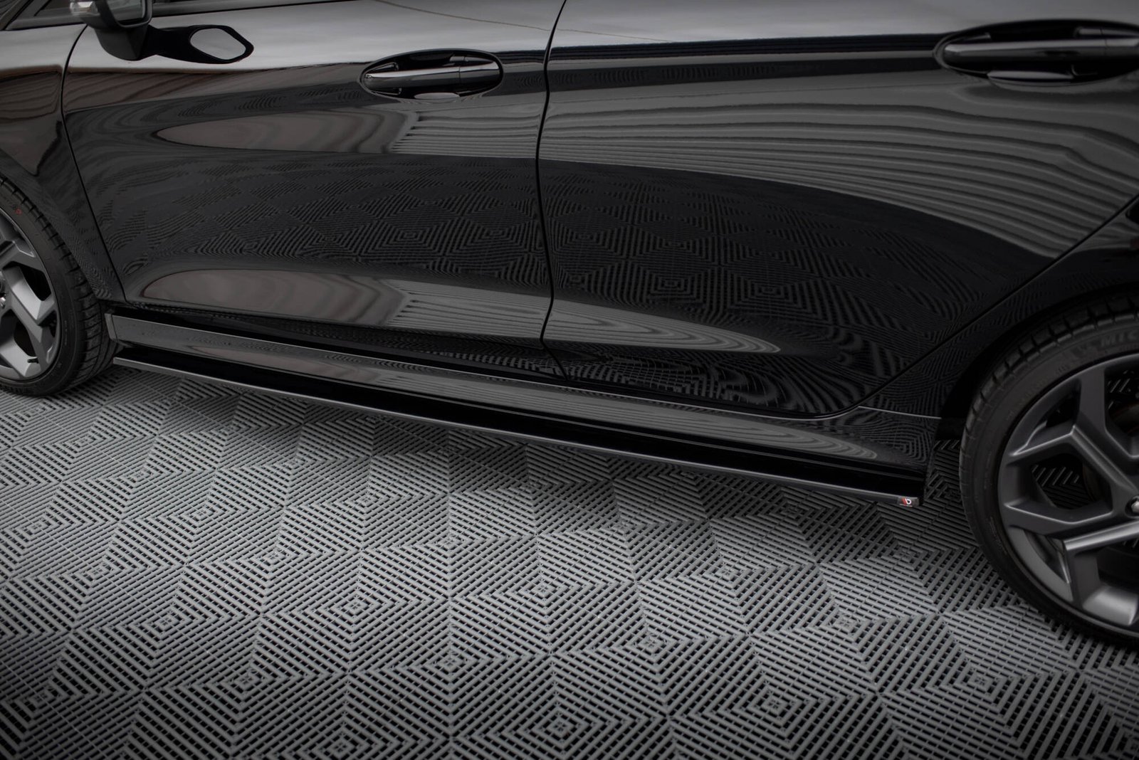 Faldones Laterales con Difusor Ford Fiesta ST / ST-Line Mk8 - Imagen 3