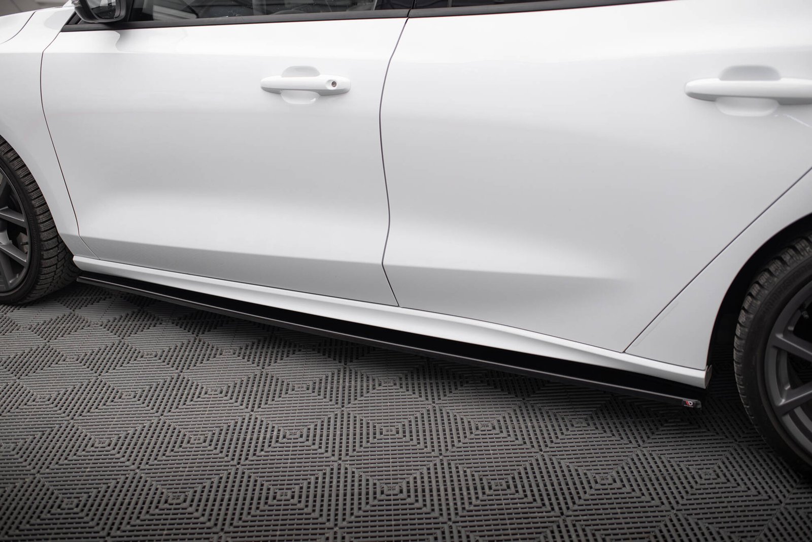 Faldones Laterales con Difusor Ford Focus ST / ST-Line Mk4 - Imagen 8