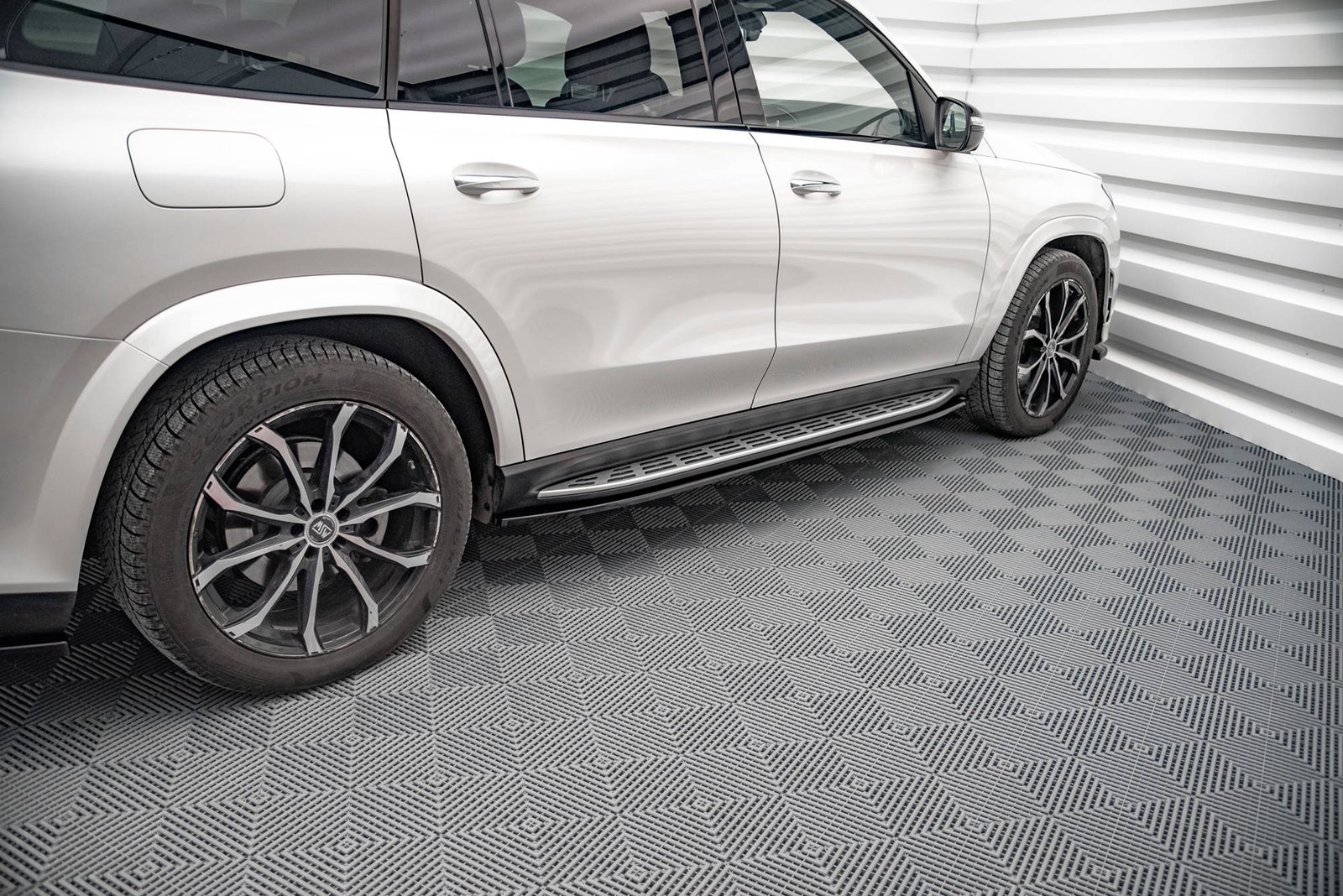 Faldones Laterales con Difusor Mercedes-Benz GLS AMG-Line X167 / X167 Facelift