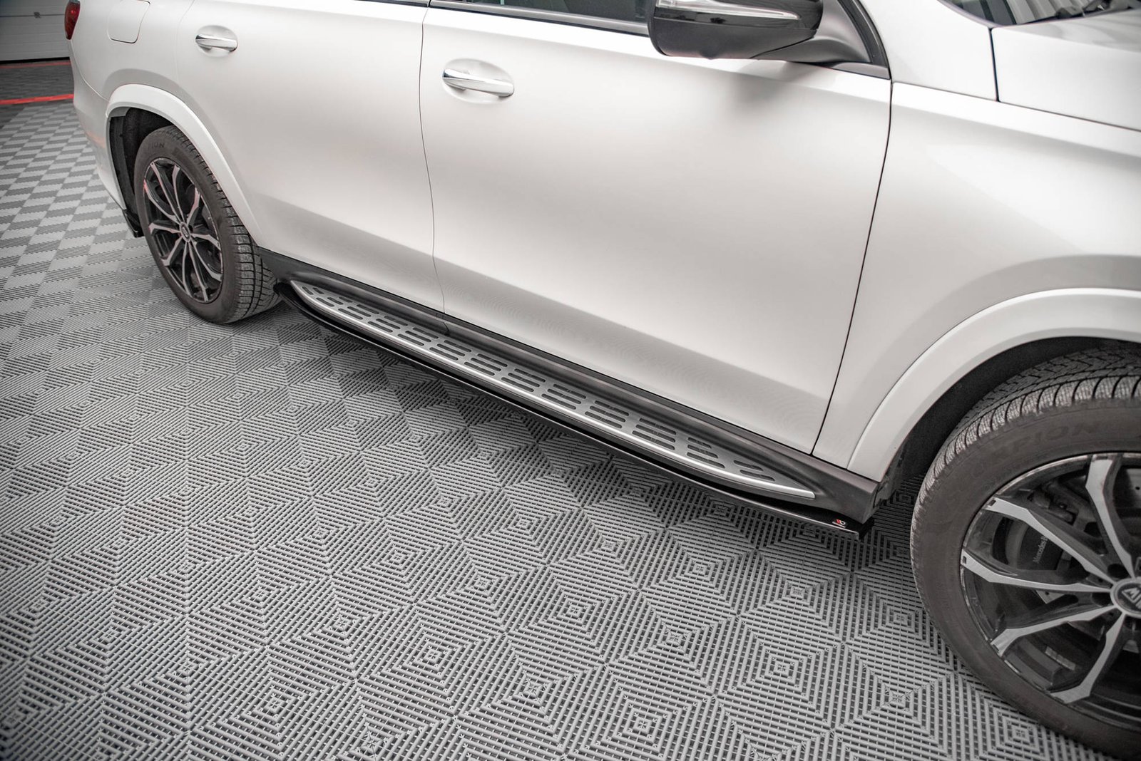 Faldones Laterales con Difusor Mercedes-Benz GLS AMG-Line X167 / X167 Facelift - Imagen 3