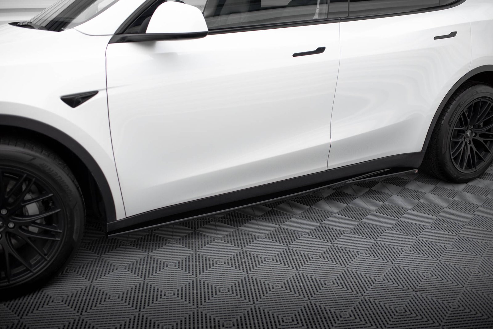Faldones Laterales con Difusor Tesla Model Y - Imagen 6