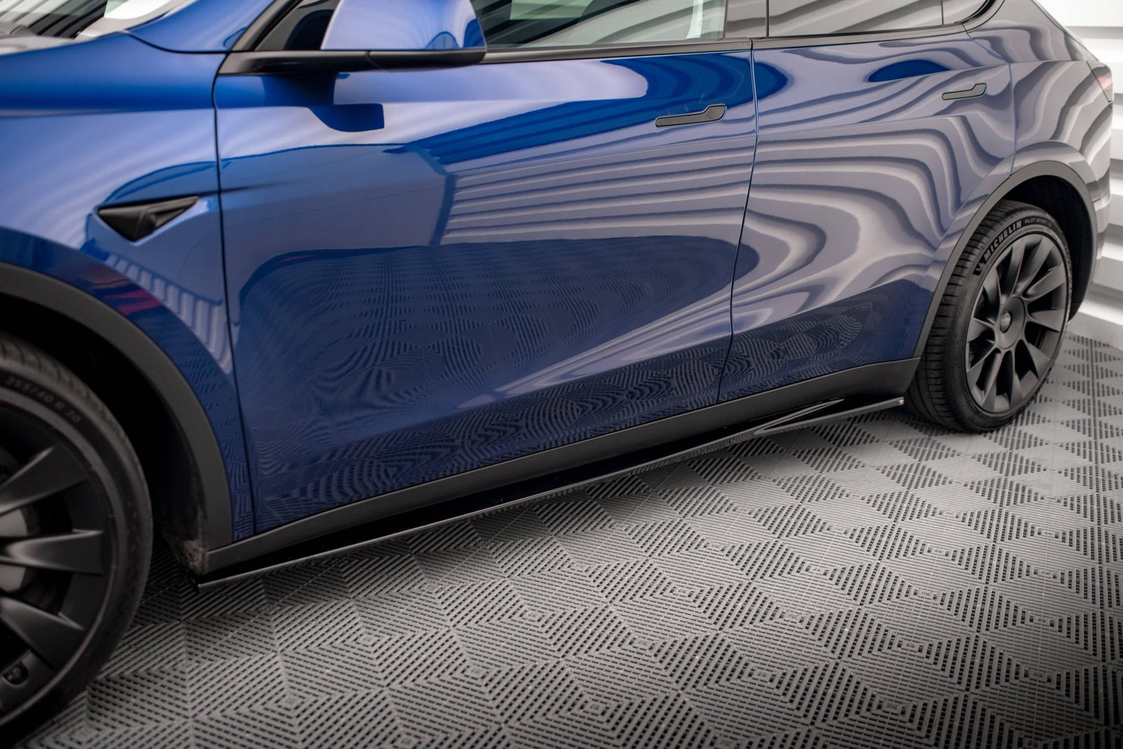 Faldones Laterales con Difusor Tesla Model Y