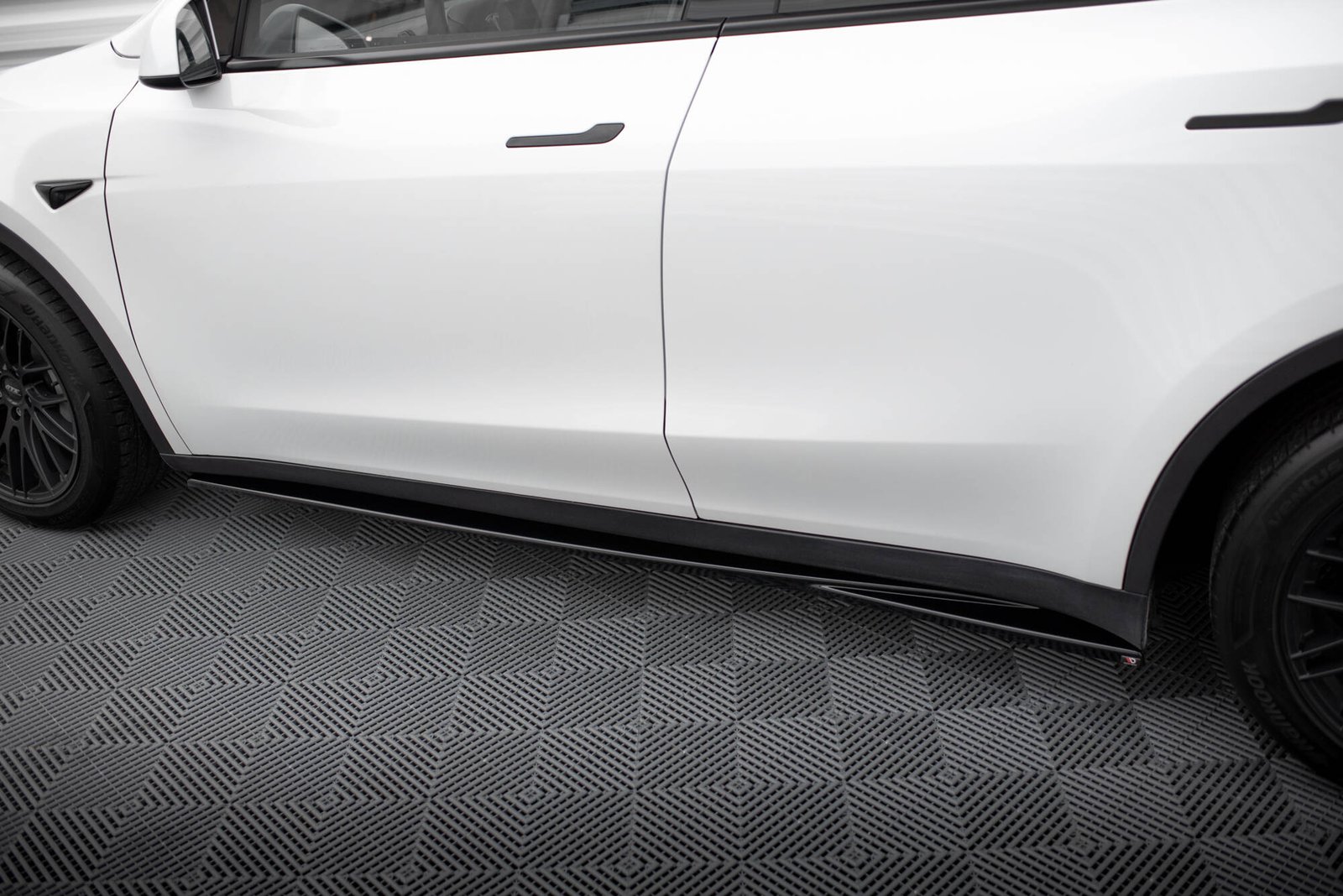 Faldones Laterales con Difusor Tesla Model Y - Imagen 4