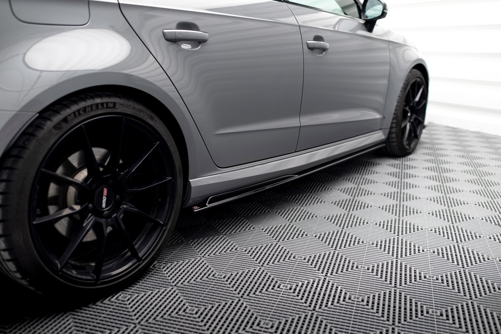 Faldones Laterales con Difusor Audi RS3 8V Sportback Facelift - Imagen 2