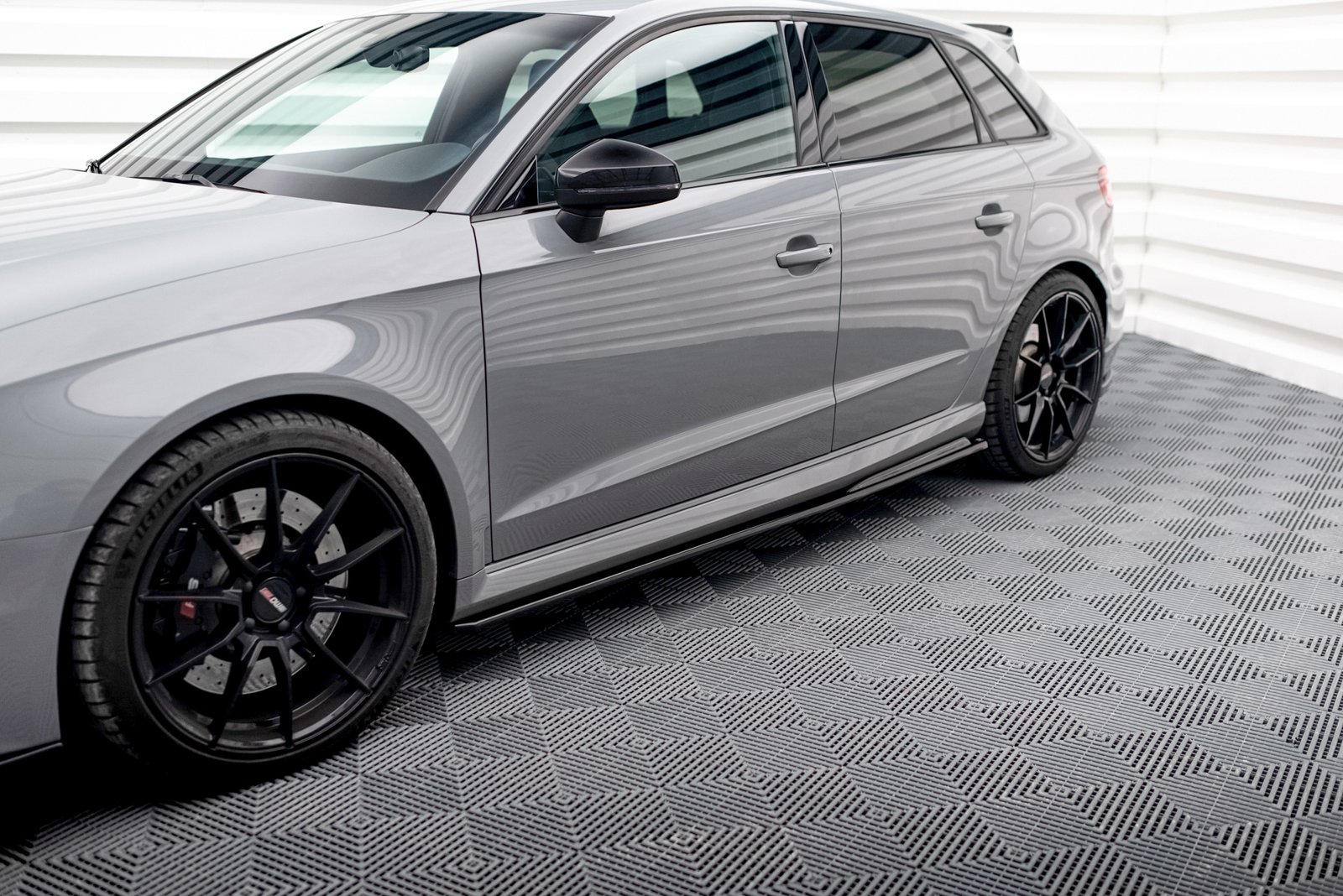 Faldones Laterales con Difusor Audi RS3 8V Sportback Facelift
