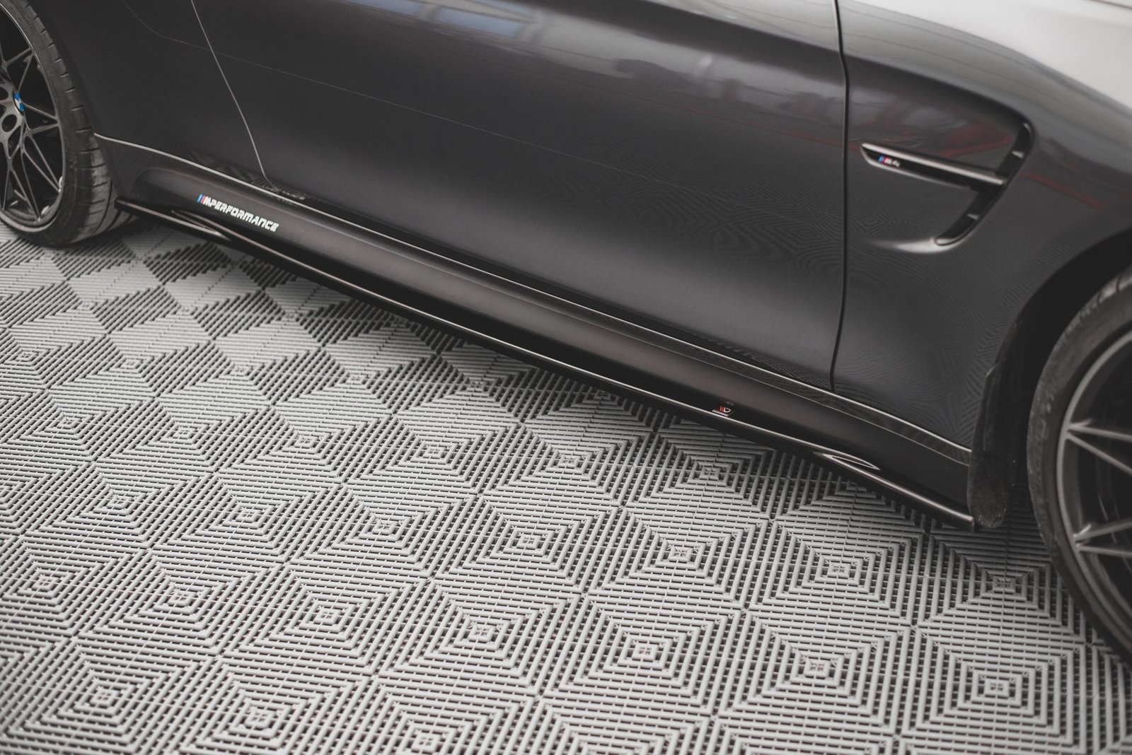 Faldones Laterales con Difusor BMW M4 F82