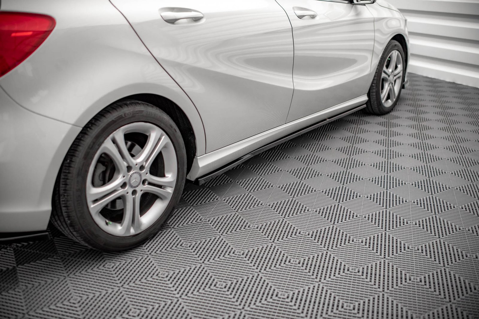 Faldones Laterales con Difusor Mercedes-Benz A W176 - Imagen 3