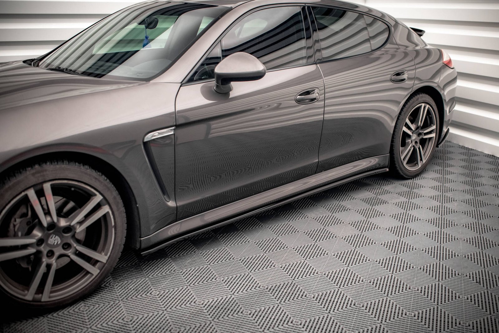 Faldones Laterales con Difusor Porsche Panamera / Panamera Diesel / Panamera Turbo 970