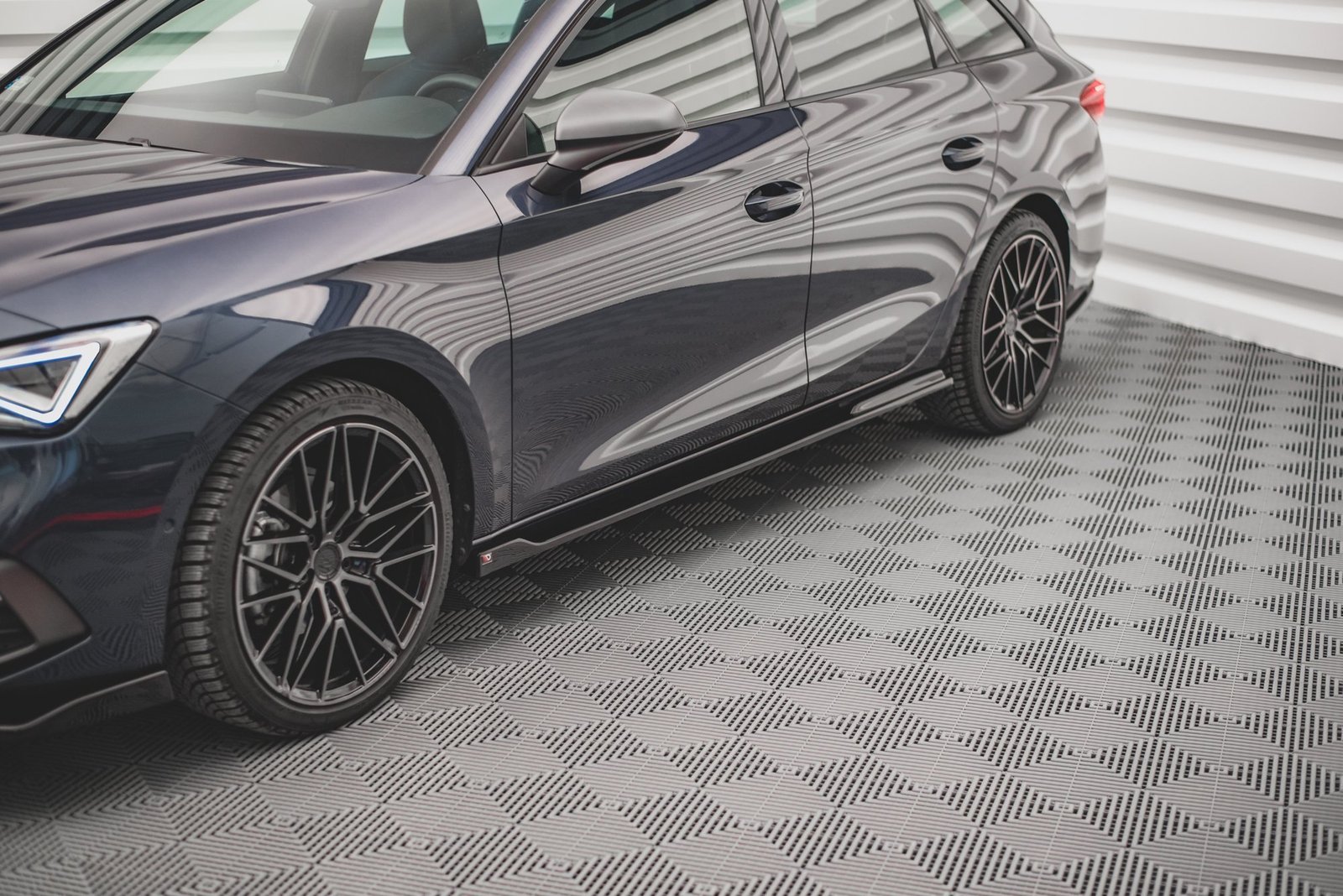 Faldones Laterales con Difusor Seat Leon FR ST / Hatchback Mk4 / Cupra Leon ST / Hatchback Mk1 / Mk1 Facelift