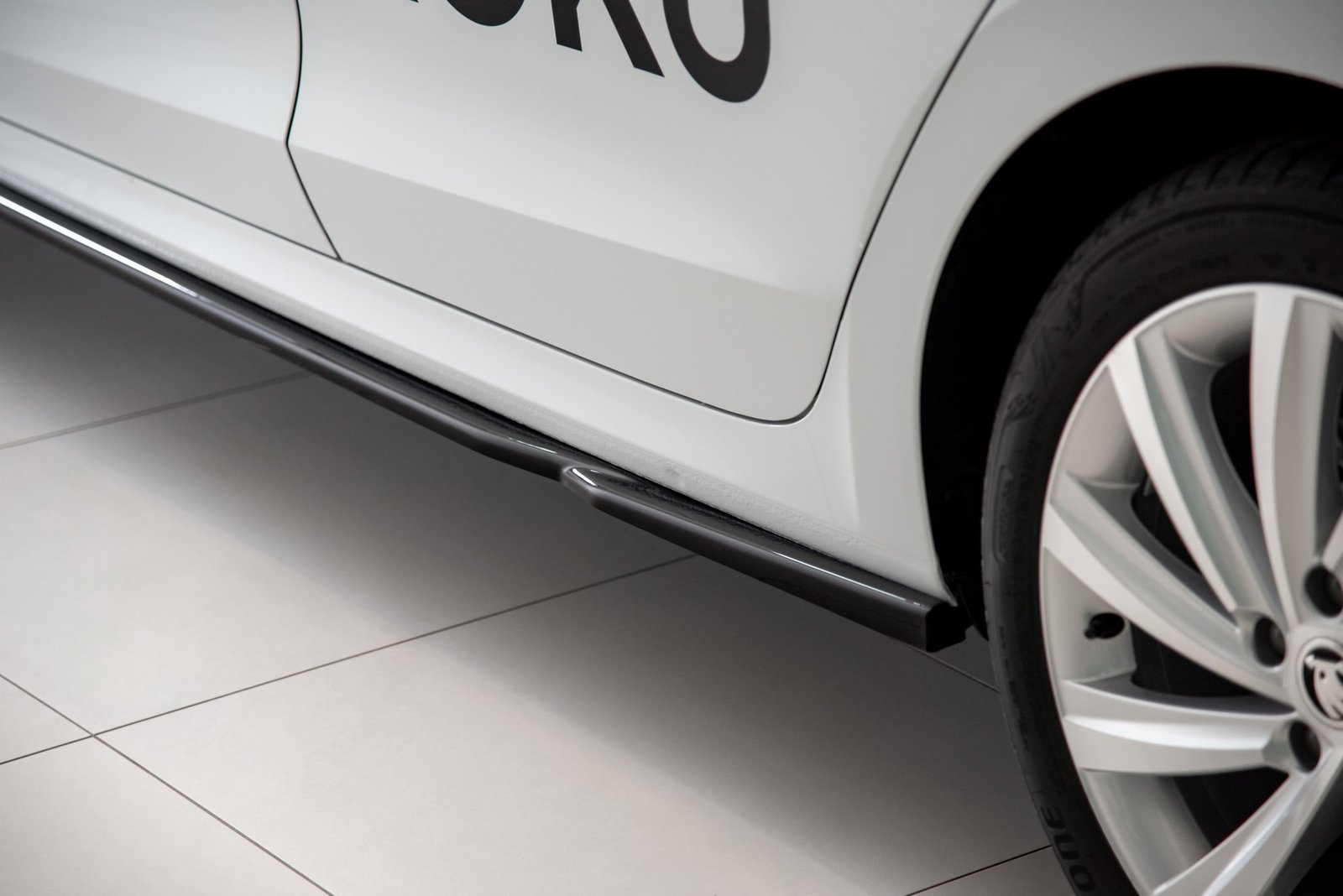 Faldones Laterales con Difusor Skoda Octavia Mk4 - Imagen 2