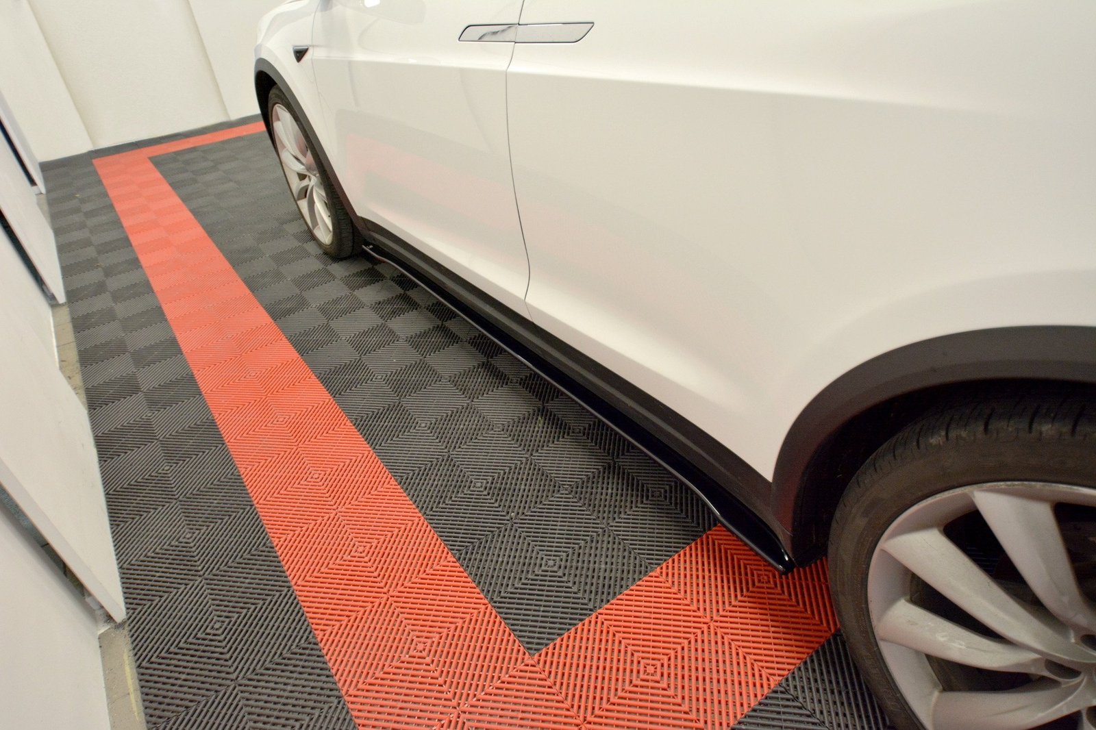 Faldones Laterales con Difusor Tesla Model X Mk1 - Imagen 3