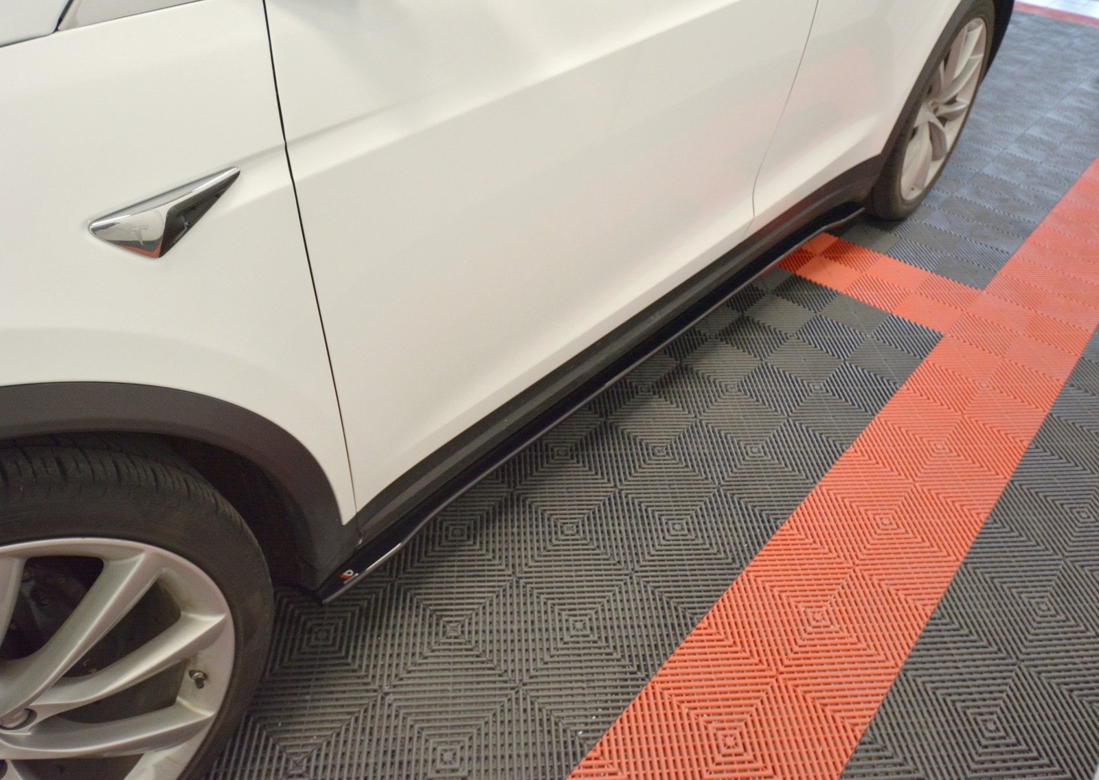Faldones Laterales con Difusor Tesla Model X Mk1