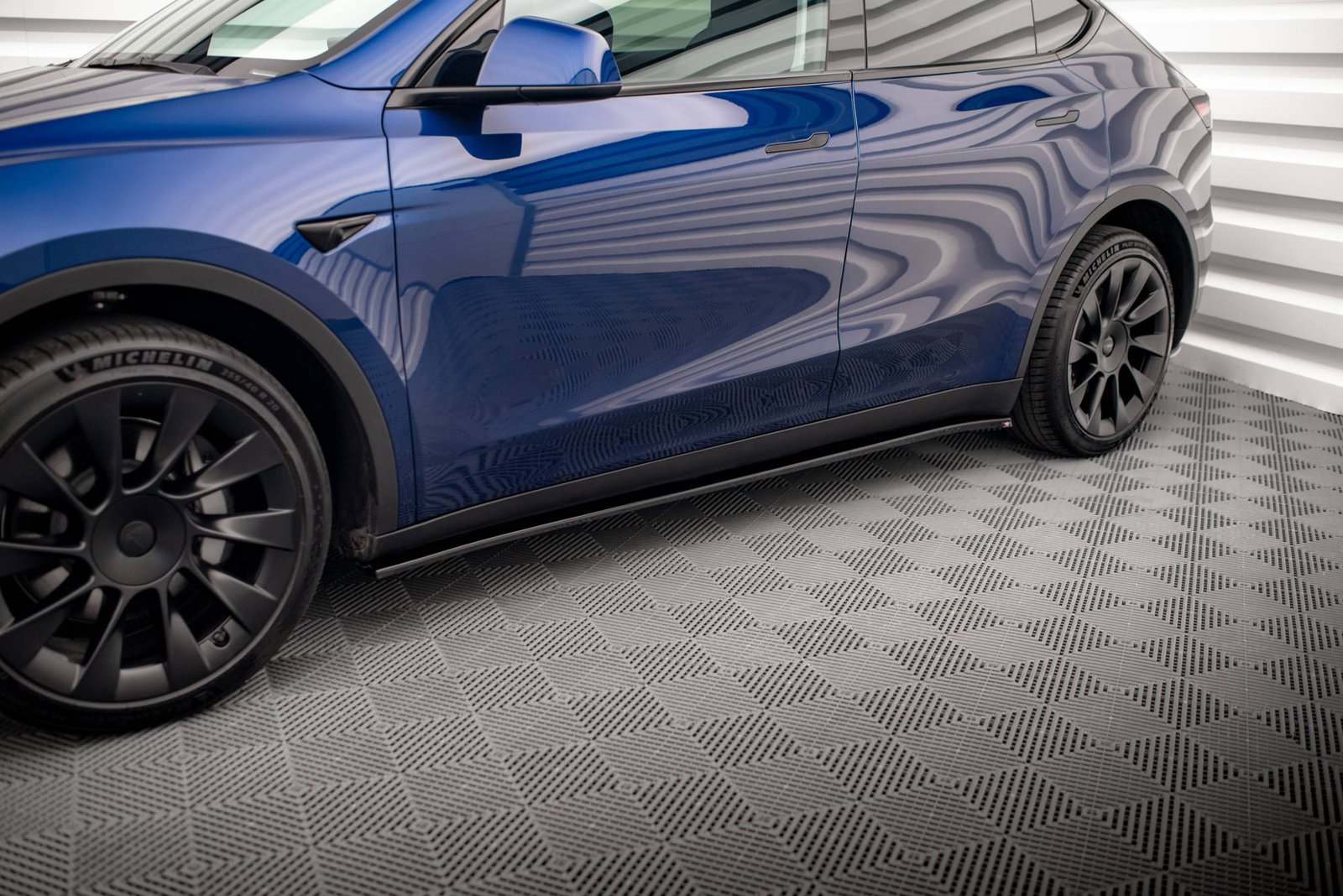 Faldones Laterales con Difusor Tesla Model Y