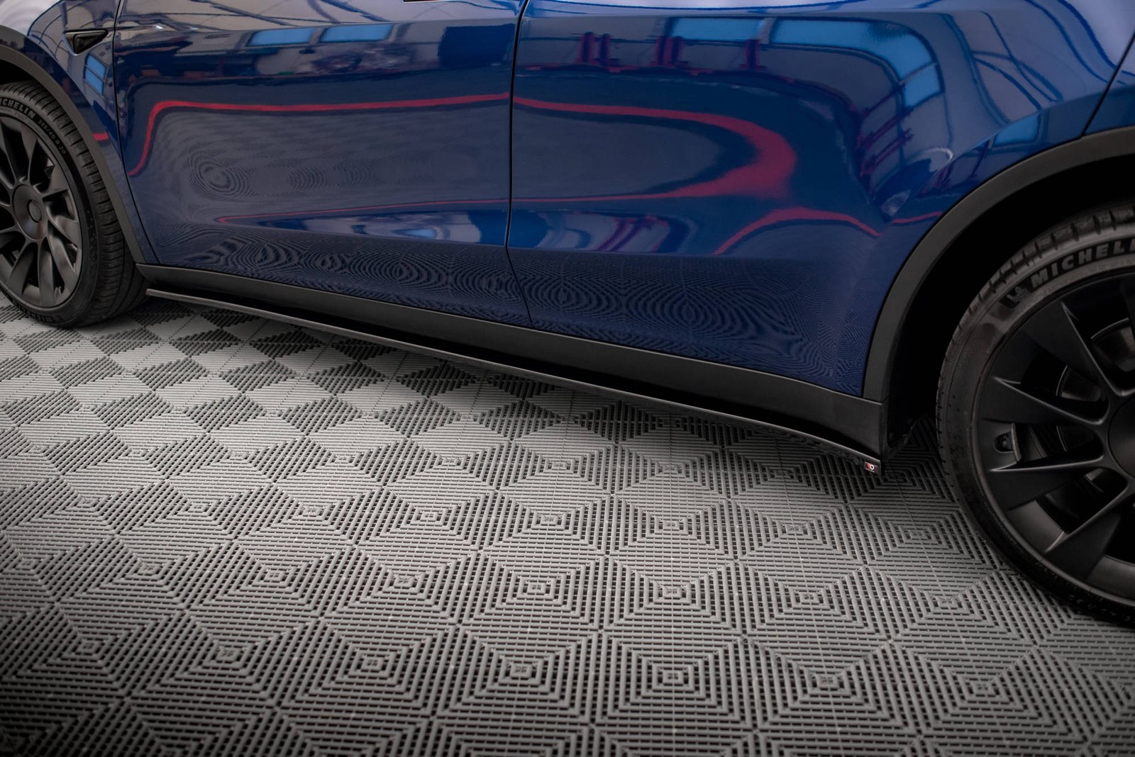 Faldones Laterales con Difusor Tesla Model Y - Imagen 2