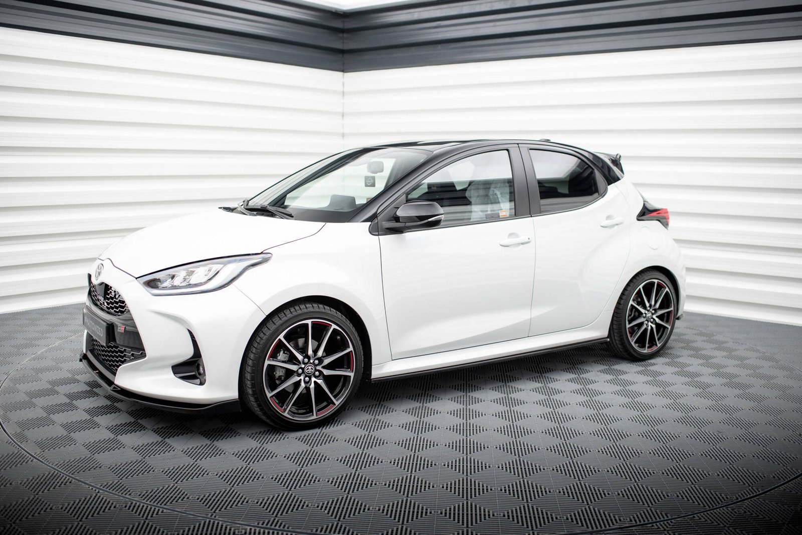 Faldones Laterales con Difusor Toyota Yaris Mk4 - Imagen 2