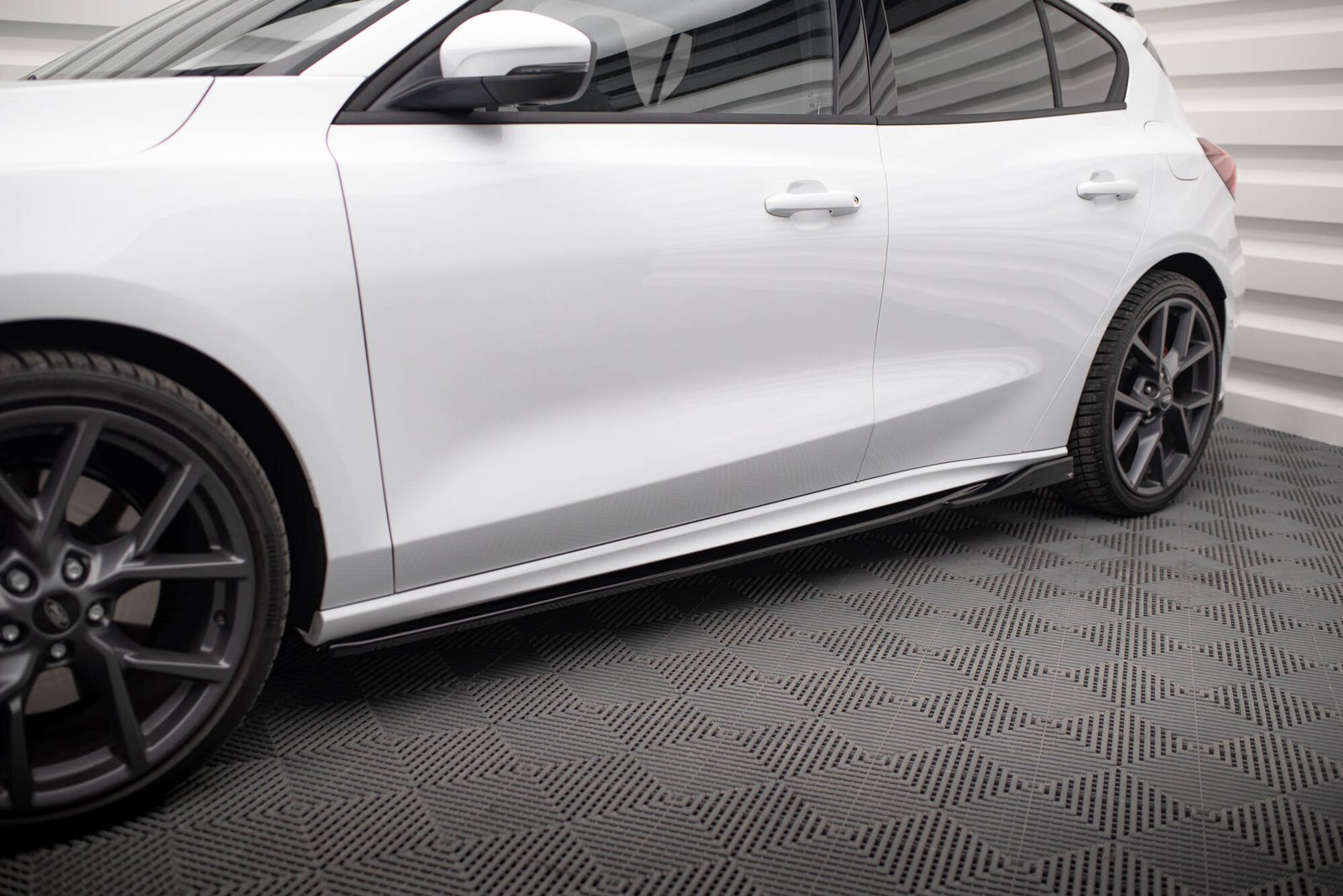 Faldones Laterales con Difusor Ford Focus ST / ST-Line Mk4 - Imagen 6