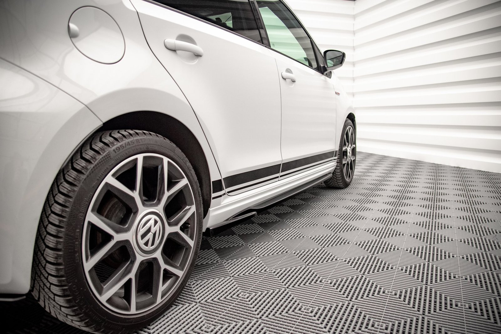 Faldones Laterales con Difusor Volkswagen Up GTI