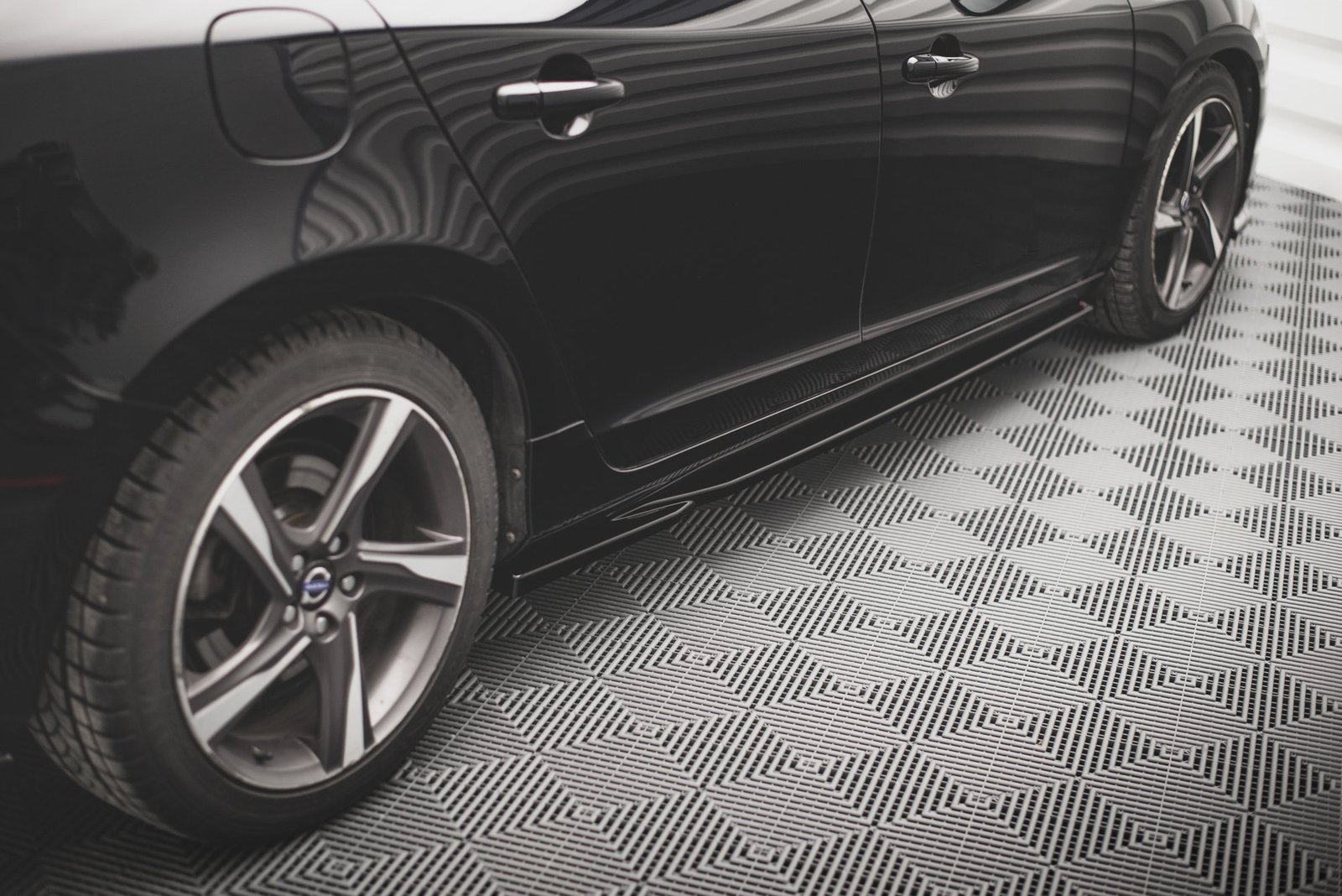 Faldones Laterales con Difusor Volvo S60 Standard / R-Design Mk2 / Mk2 Facelift
