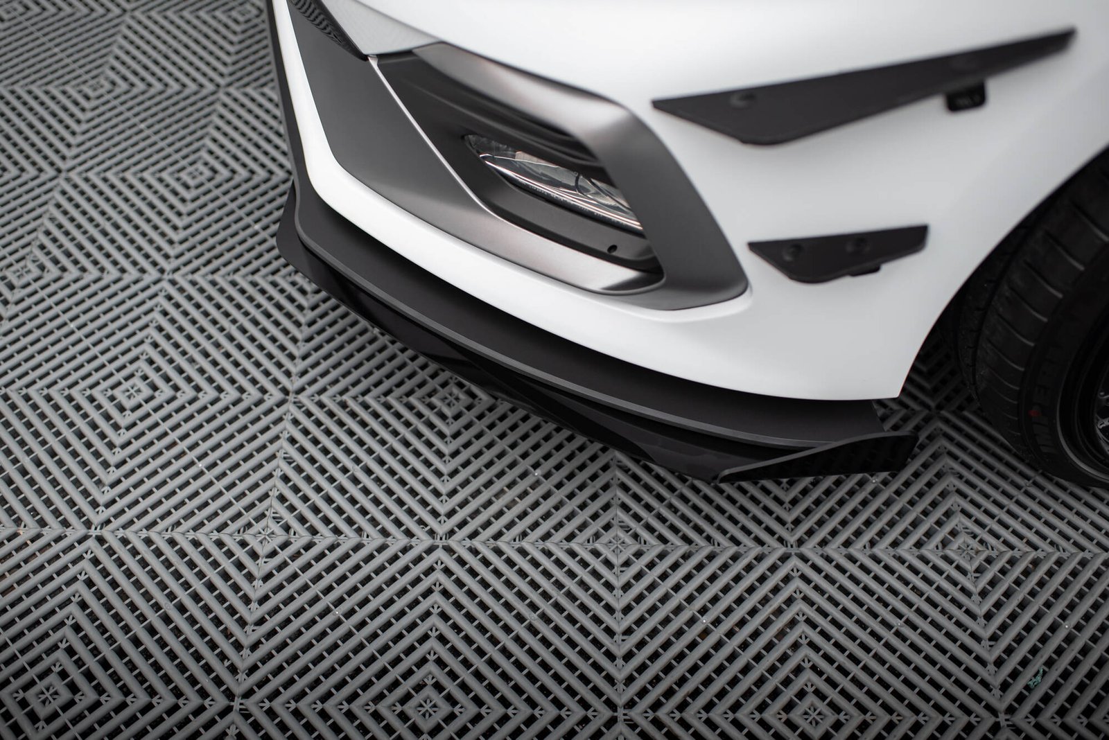 Street Pro Splitter Delantero + Flaps Aerodinámicos Ford Fiesta Mk8 ST / ST-Line - Imagen 4