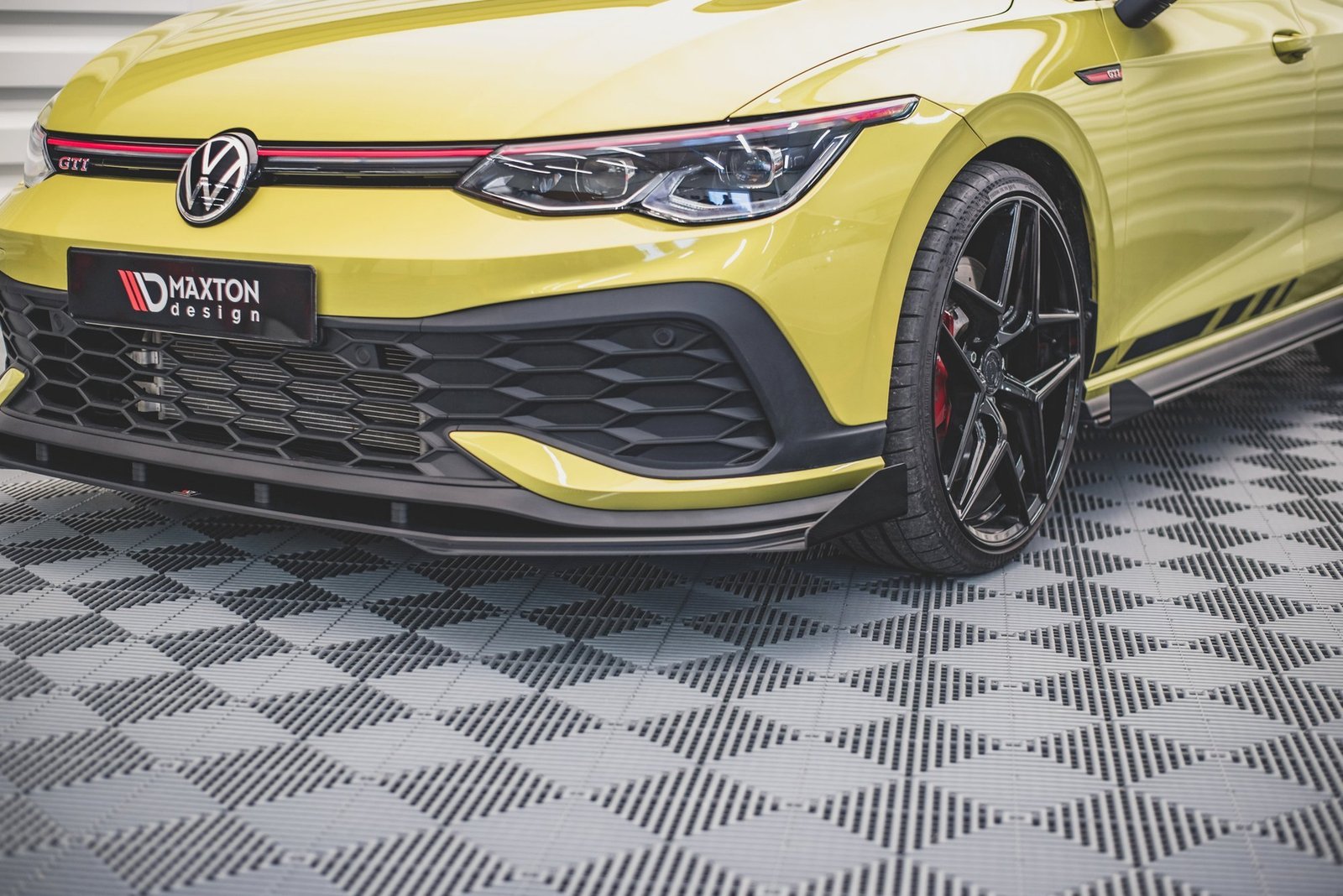 Street Pro Splitter Delantero + Flaps Aerodinámicos Volkswagen Golf GTI Clubsport Mk8 - Imagen 3