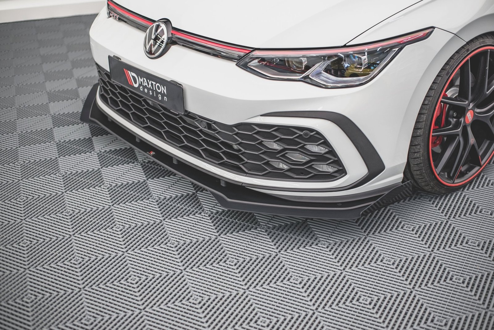 Street Pro Splitter Delantero + Flaps Aerodinámicos Volkswagen Golf GTI / GTE / GTD / R-Line Mk8 - Imagen 2
