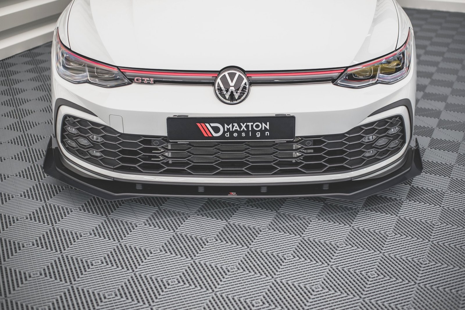 Street Pro Splitter Delantero + Flaps Aerodinámicos Volkswagen Golf GTI / GTE / GTD / R-Line Mk8