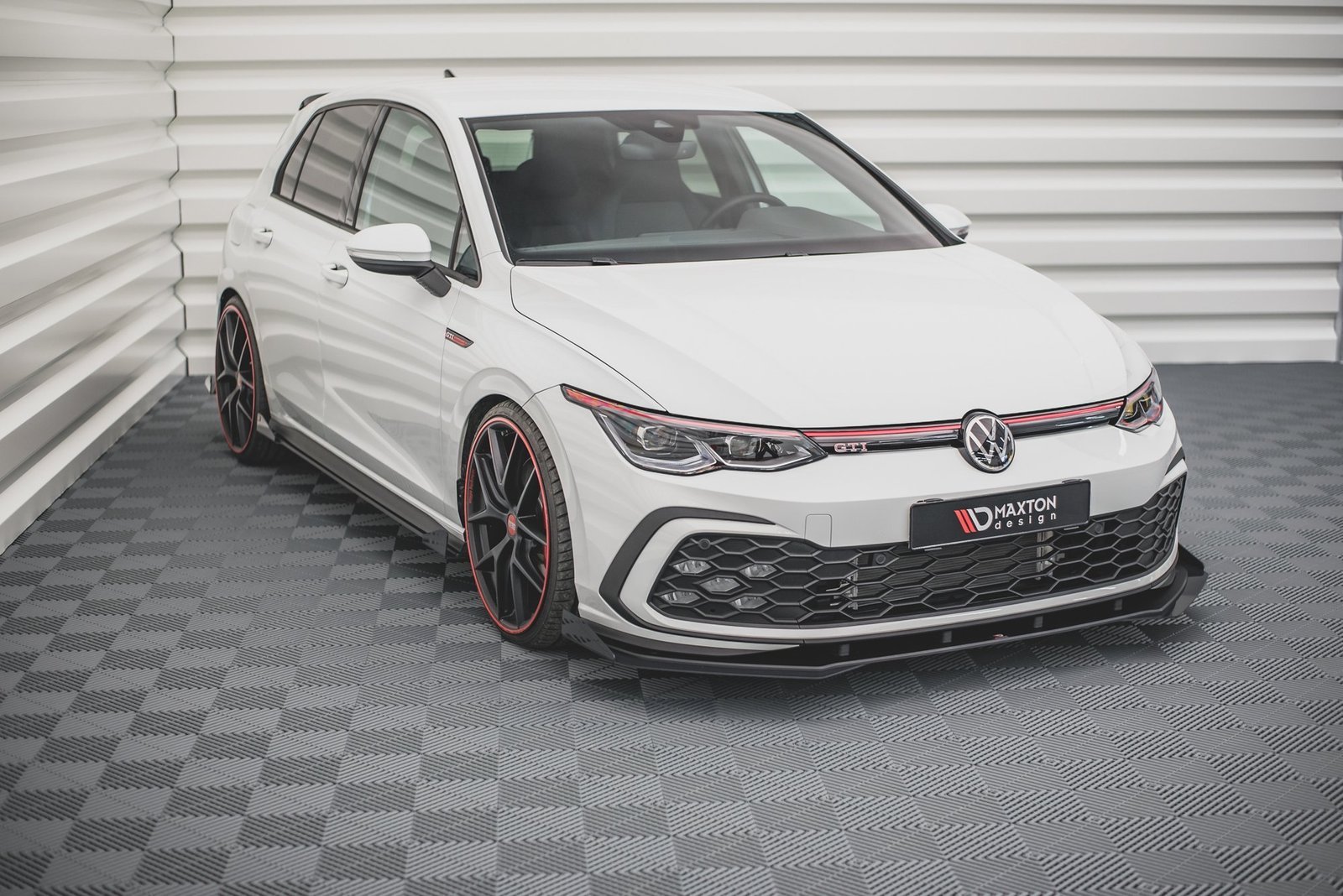 Street Pro Splitter Delantero + Flaps Aerodinámicos Volkswagen Golf GTI / GTE / GTD / R-Line Mk8 - Imagen 3