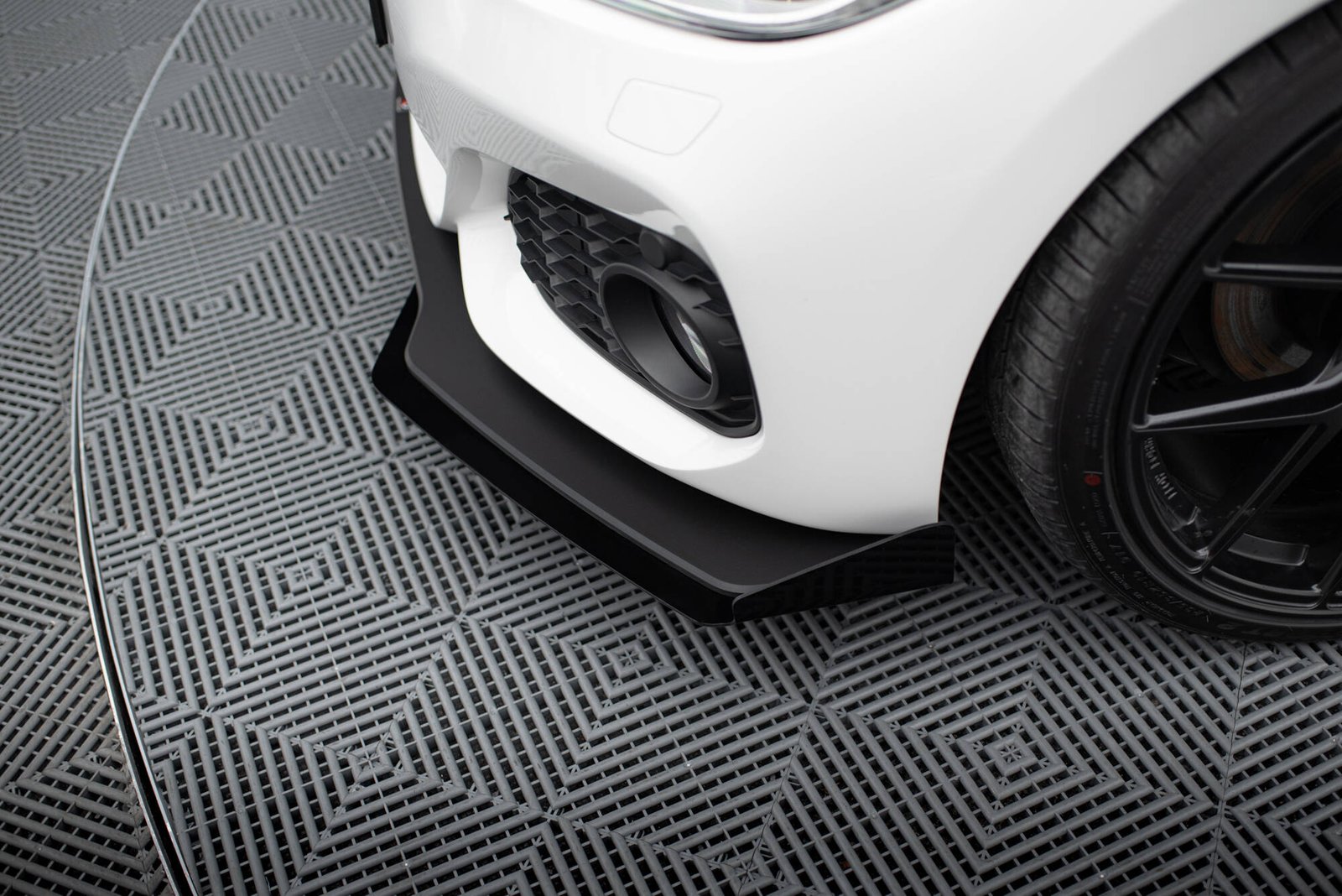 Street Pro Splitter Delantero + Flaps Aerodinámicos for BMW 1 F20 M-Pack Facelift / M140i - Imagen 5