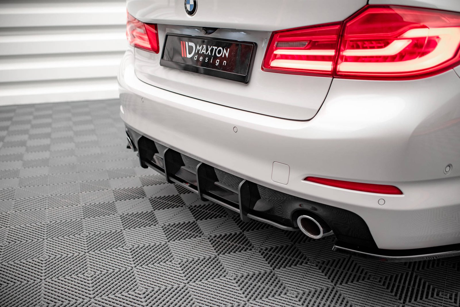 Street Pro Rear Diffuser BMW 5 Sedan G30 - Imagen 3