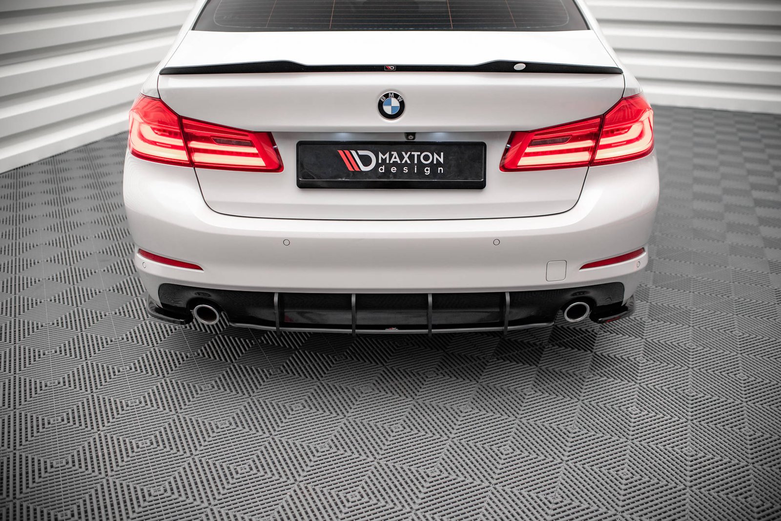 Street Pro Rear Diffuser BMW 5 Sedan G30 - Imagen 2