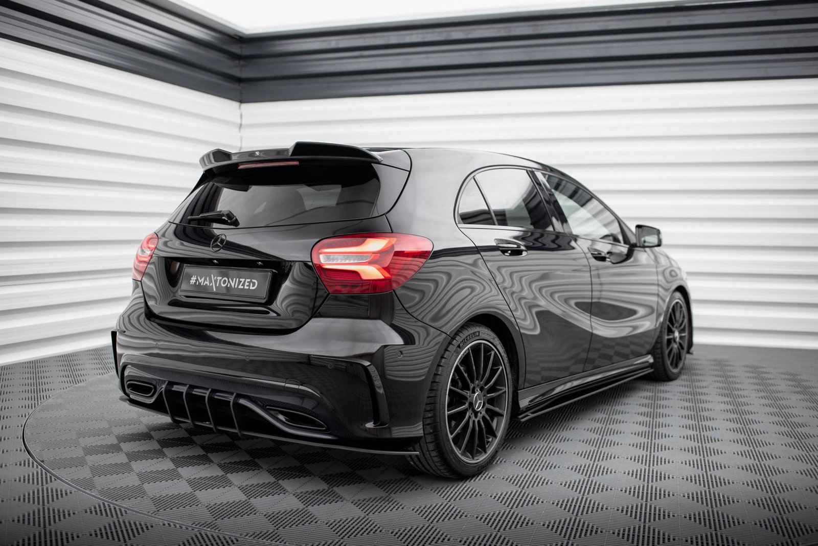 Street Pro Rear Diffuser Mercedes-Benz A AMG-Line W176 Facelift - Imagen 2