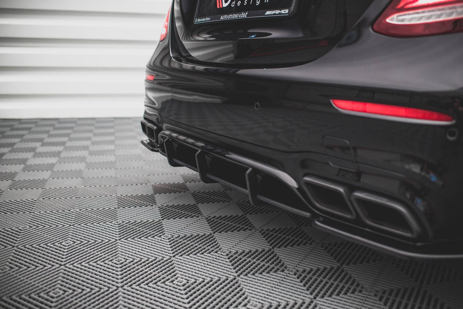 Street Pro Rear Diffuser Mercedes-Benz E63 AMG Estate/Sedan S213/W213 - Imagen 3