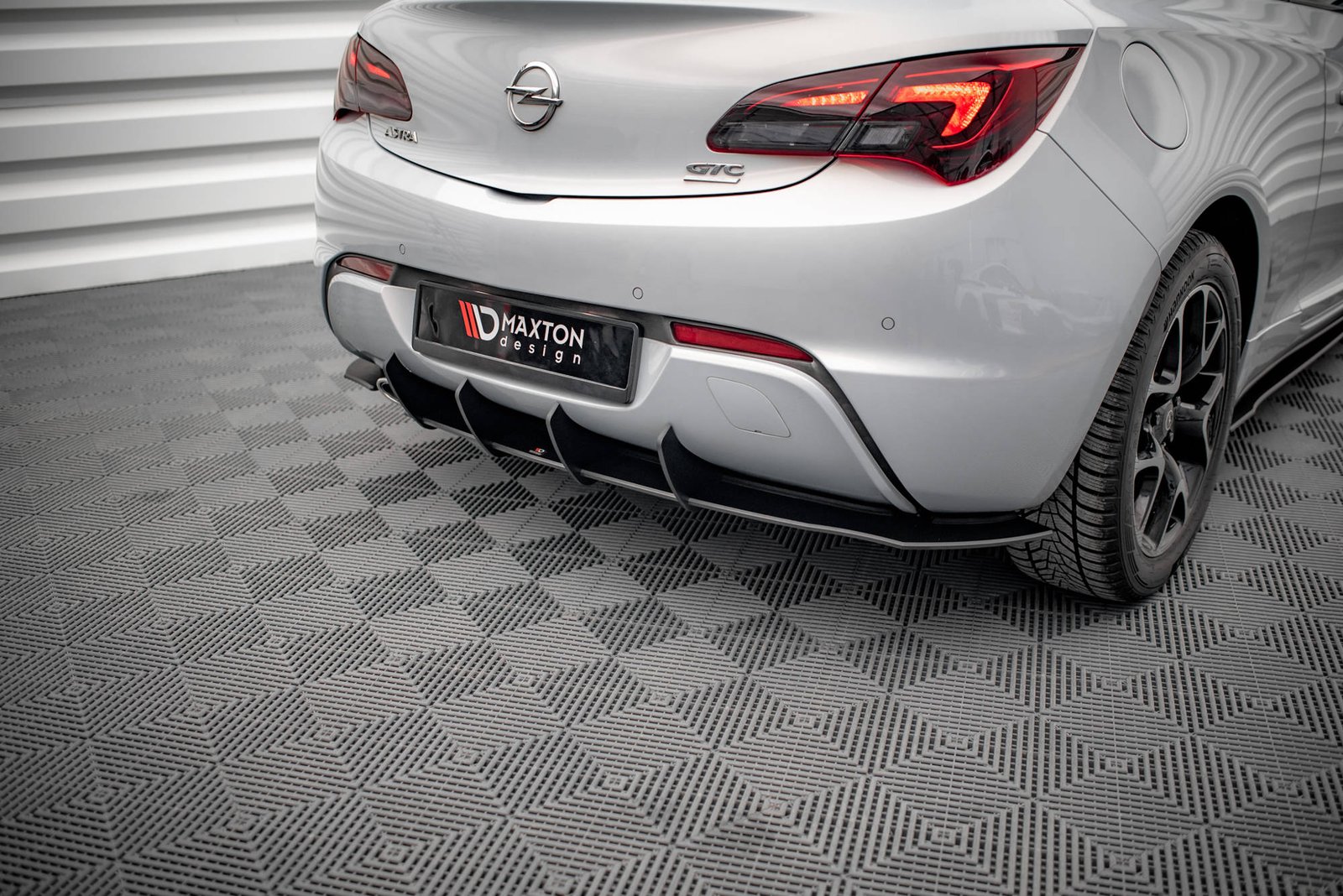 Street Pro Rear Diffuser Opel Astra GTC OPC-Line J - Imagen 2