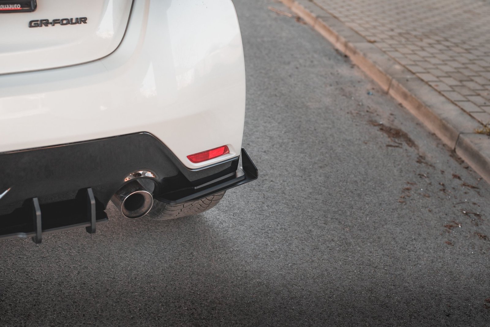 Street Pro Splitters Laterales Traseros + Flaps Aerodinámicos Toyota GR Yaris Mk4 - Imagen 3