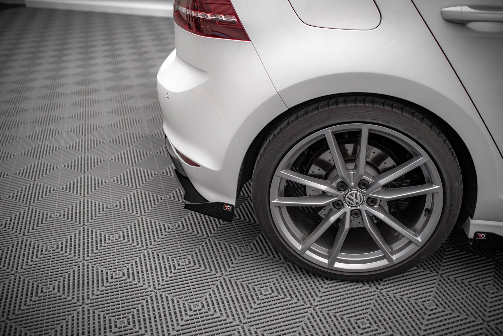 Street Pro Splitters Laterales Traseros + Flaps Aerodinámicos Volkswagen Golf R Mk7
