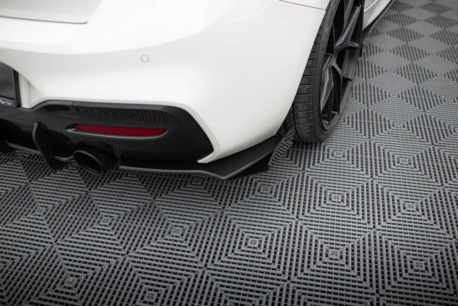 Street Pro Splitters Laterales Traseros + Flaps Aerodinámicos for BMW 1 F20 M140i