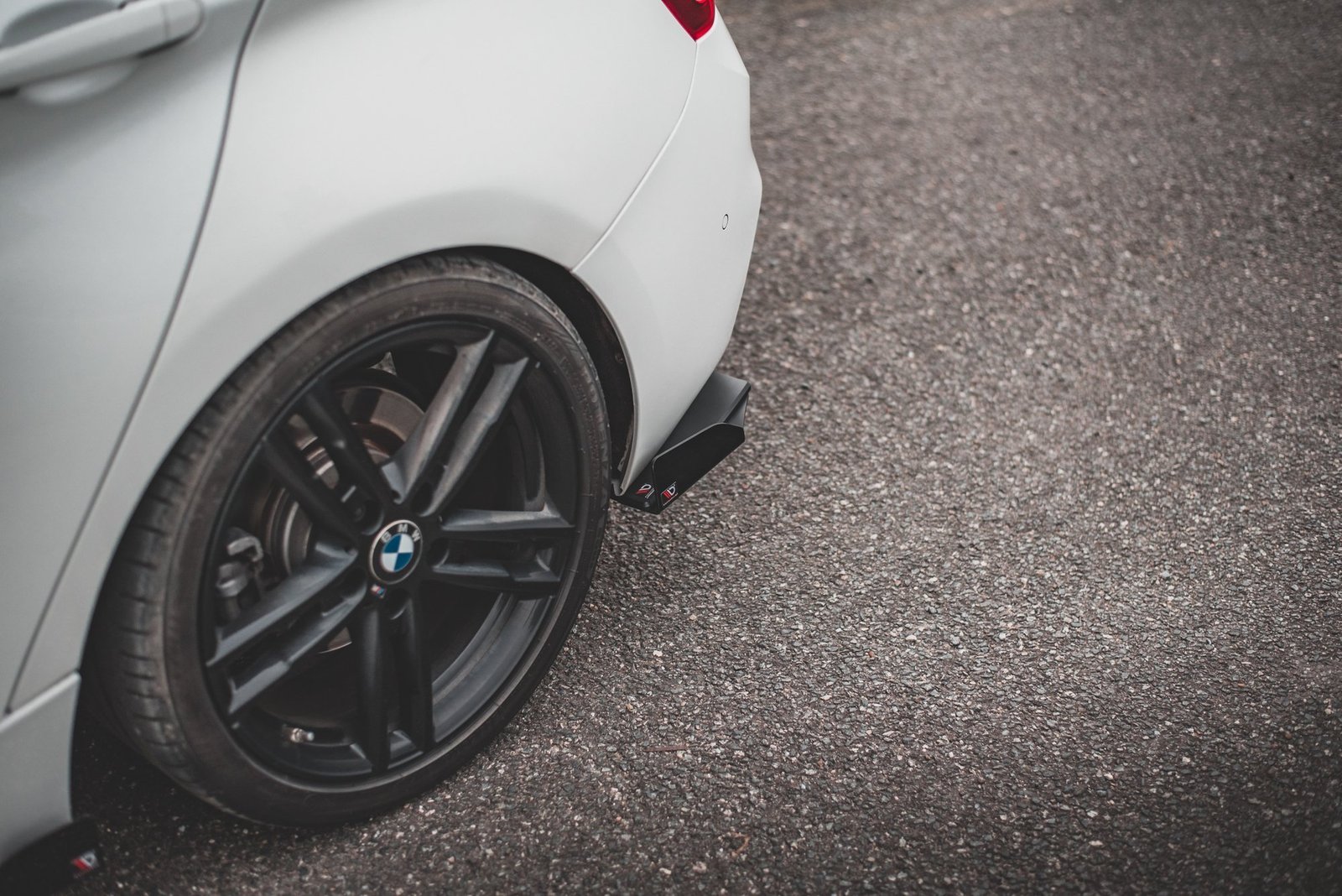 Street Pro Splitters Laterales Traseros + Flaps Aerodinámicos for BMW 1 F20 M140i - Imagen 4